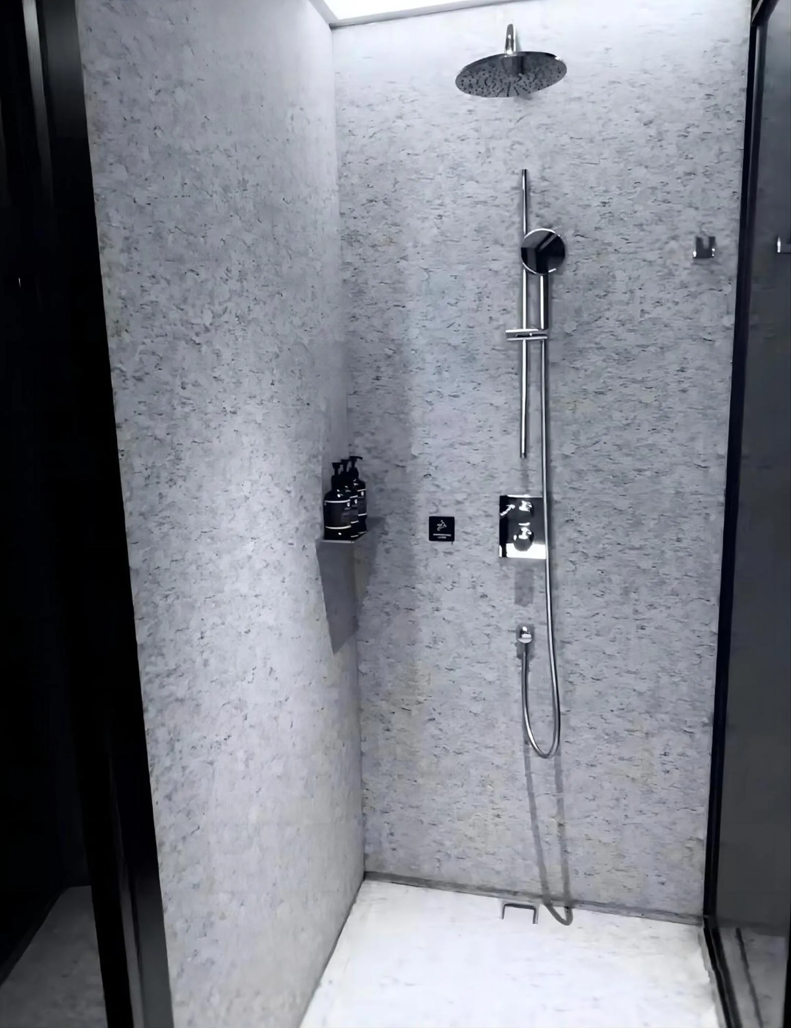 Shower in Intercity Wuhan CADE Optics Valley