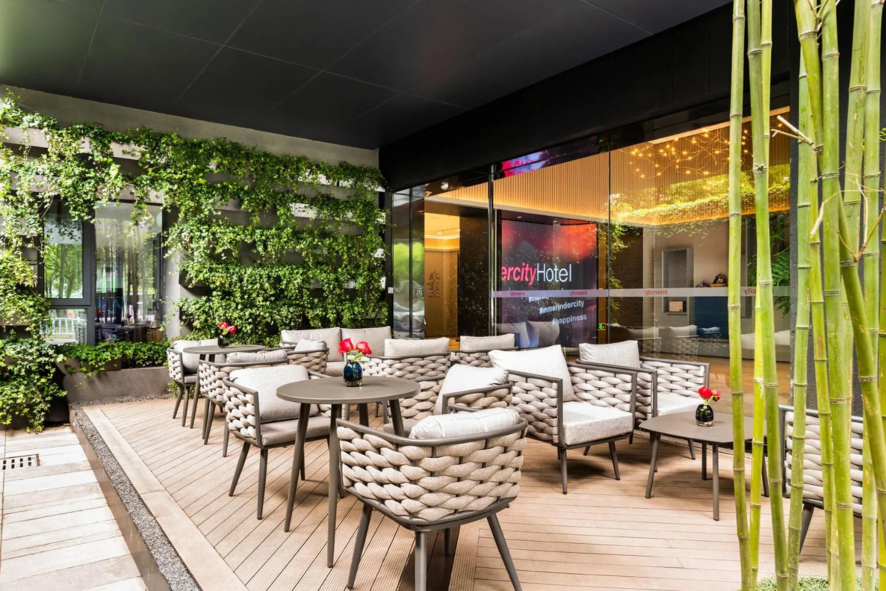 Property building in Intercity Yangzhou Slender West Lake