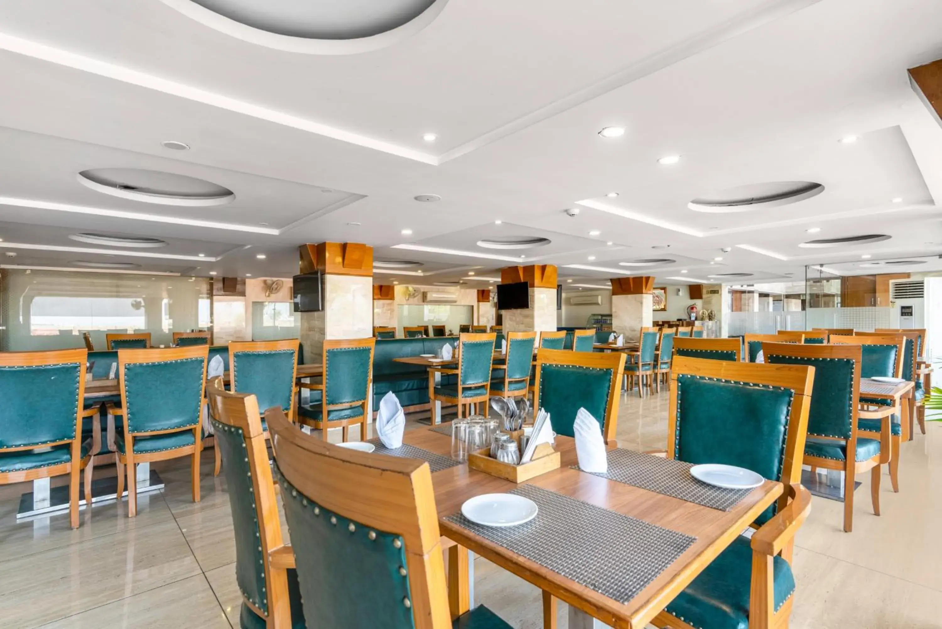 Restaurant/places to eat in Treebo Premium Vinnie - Near Airport Restaurant/places to eat in Treebo Premium Vinnie - Near Airport