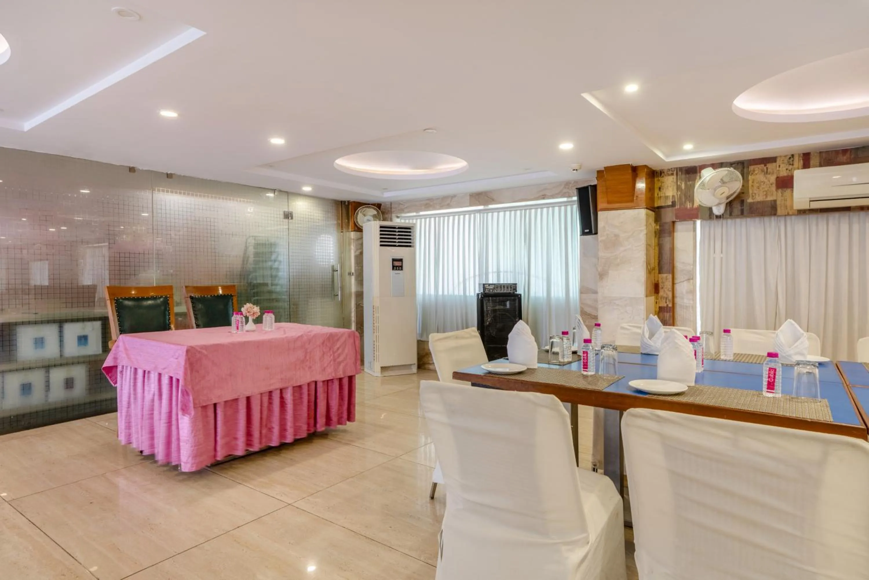 Meeting/conference room in Treebo Premium Vinnie - Near Airport