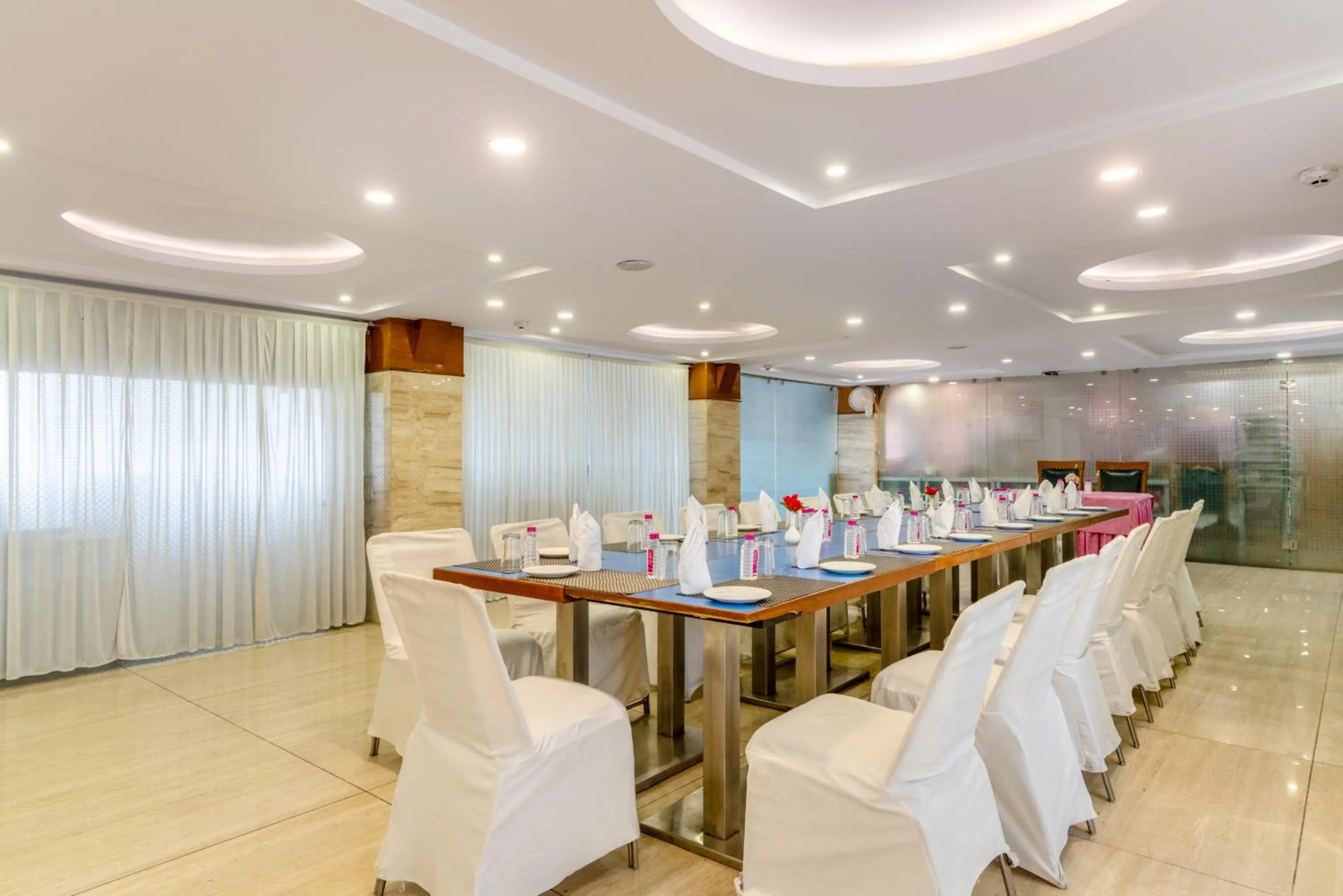 Meeting/conference room in Treebo Premium Vinnie - Near Airport