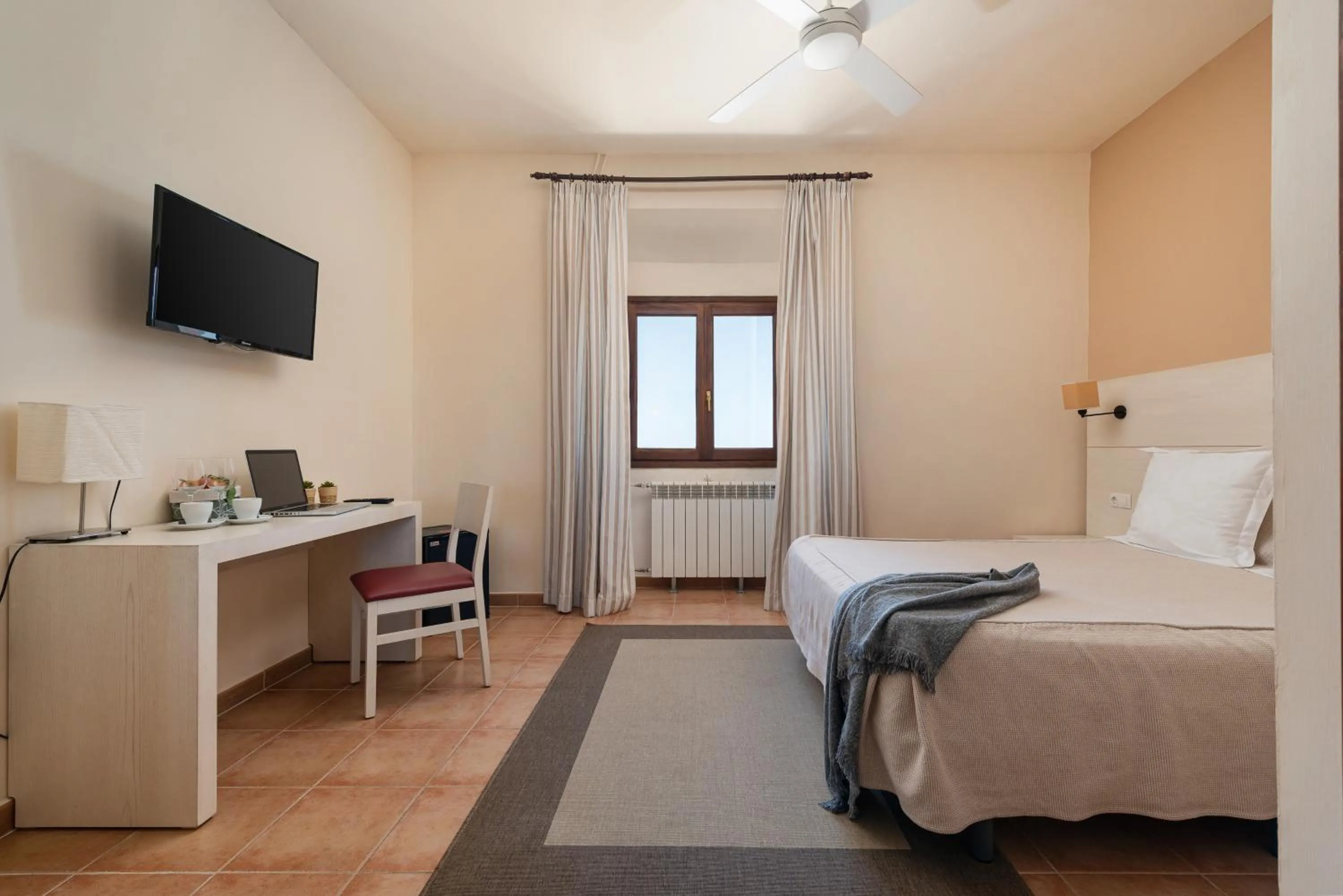 Bedroom, Bed in Santuari de Cura