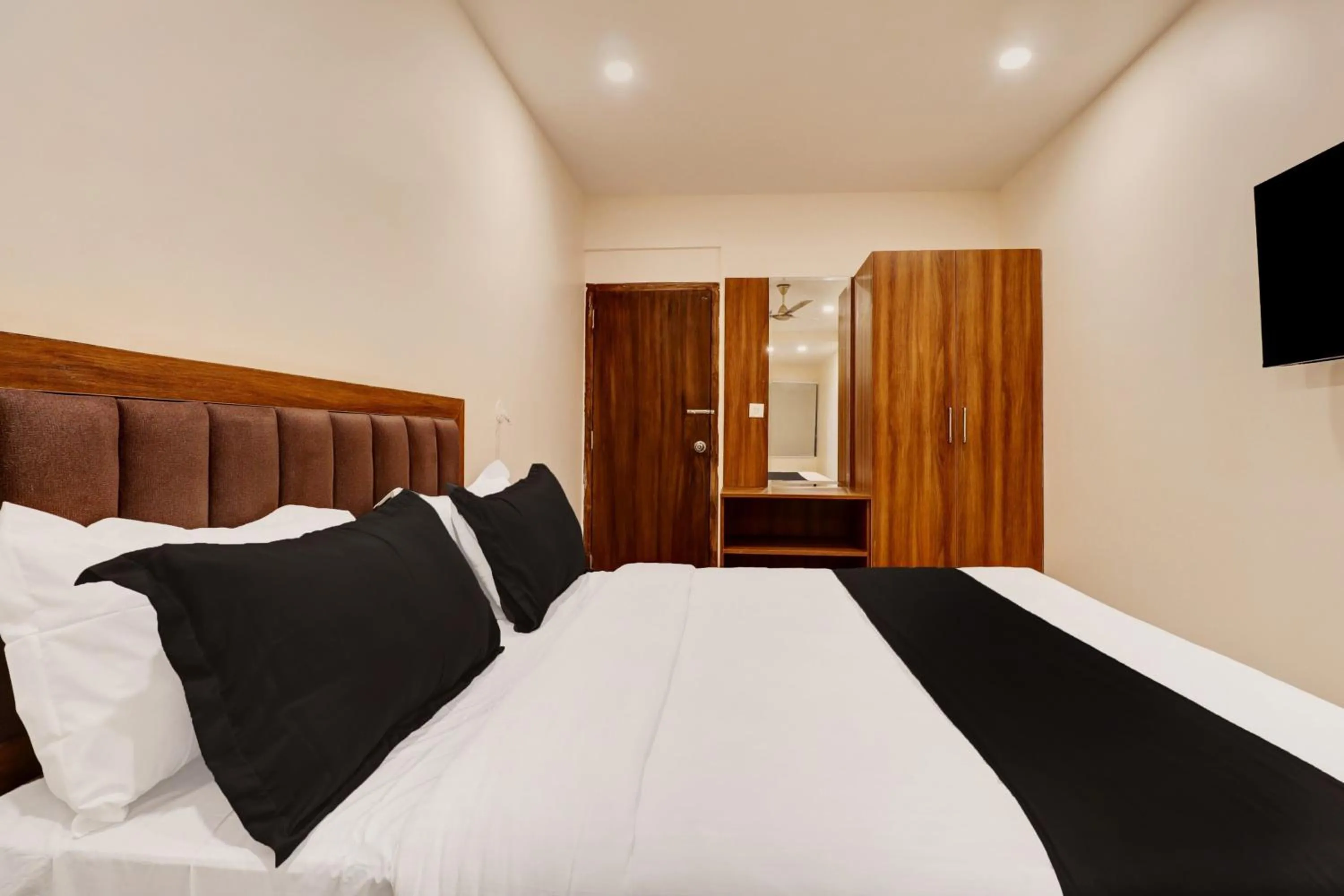 Bedroom, Bed in Super Townhouse Arekere Near Mithai Mahal