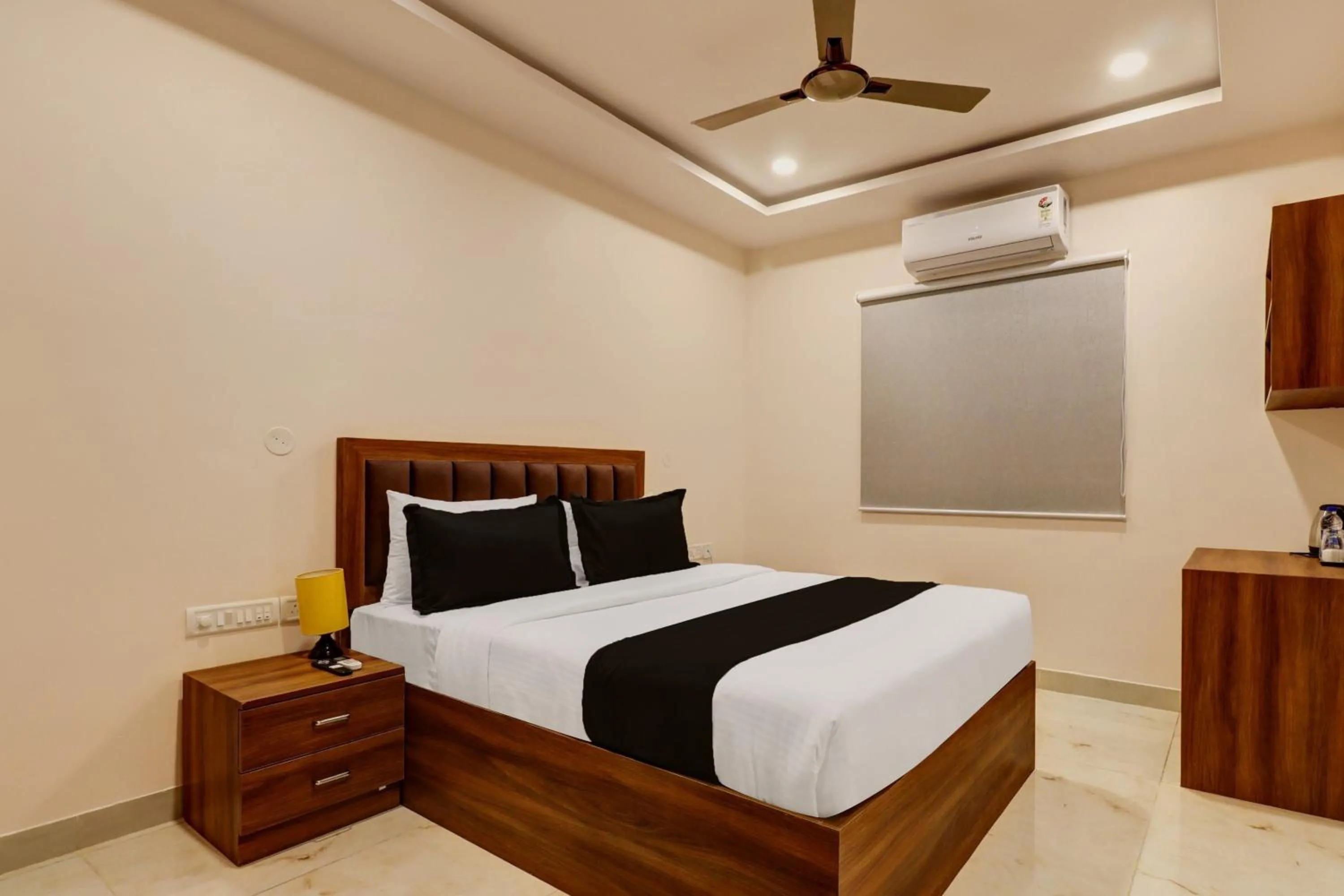 Bedroom, Bed in Super Townhouse Arekere Near Mithai Mahal
