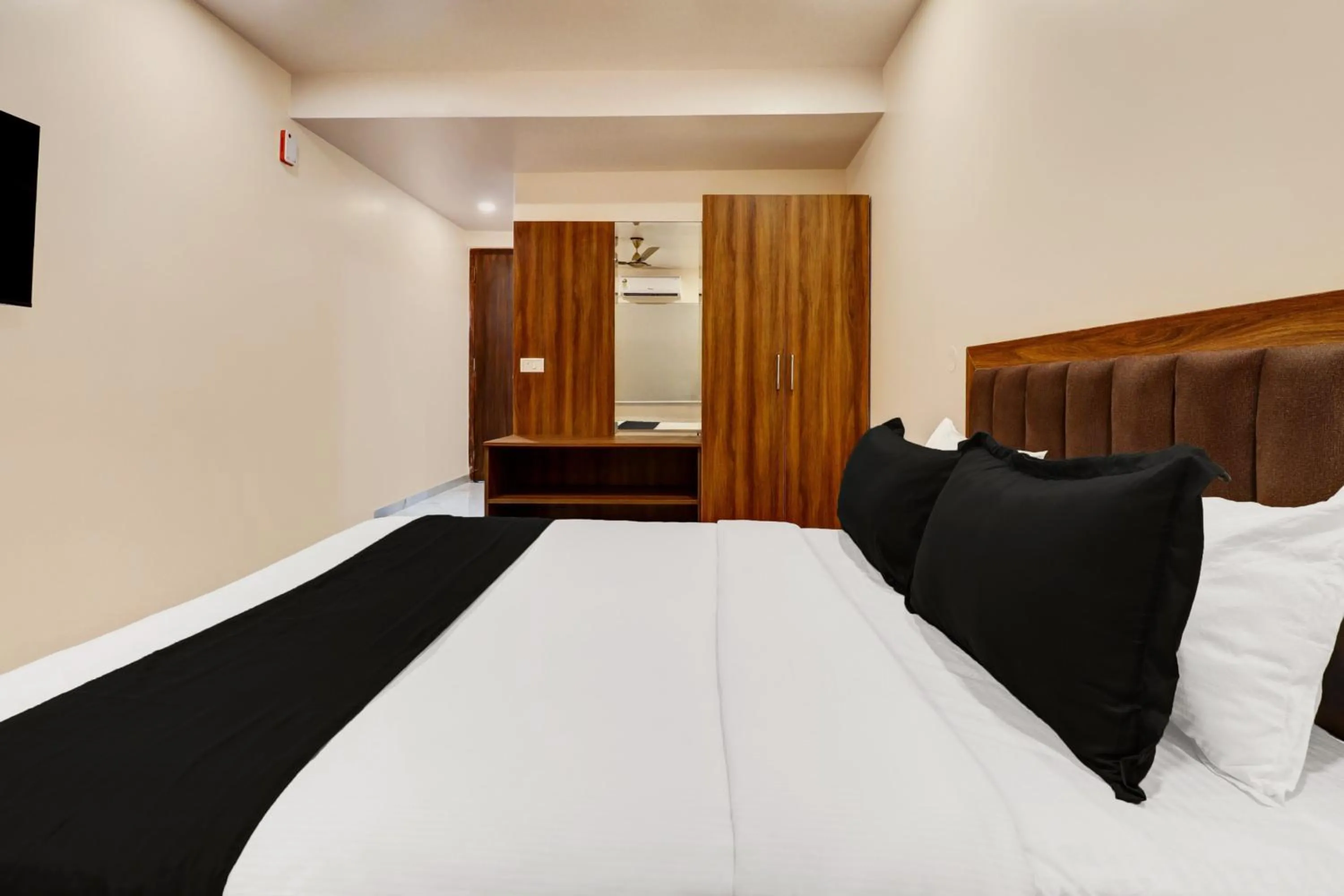 Bedroom, Bed in Super Townhouse Arekere Near Mithai Mahal