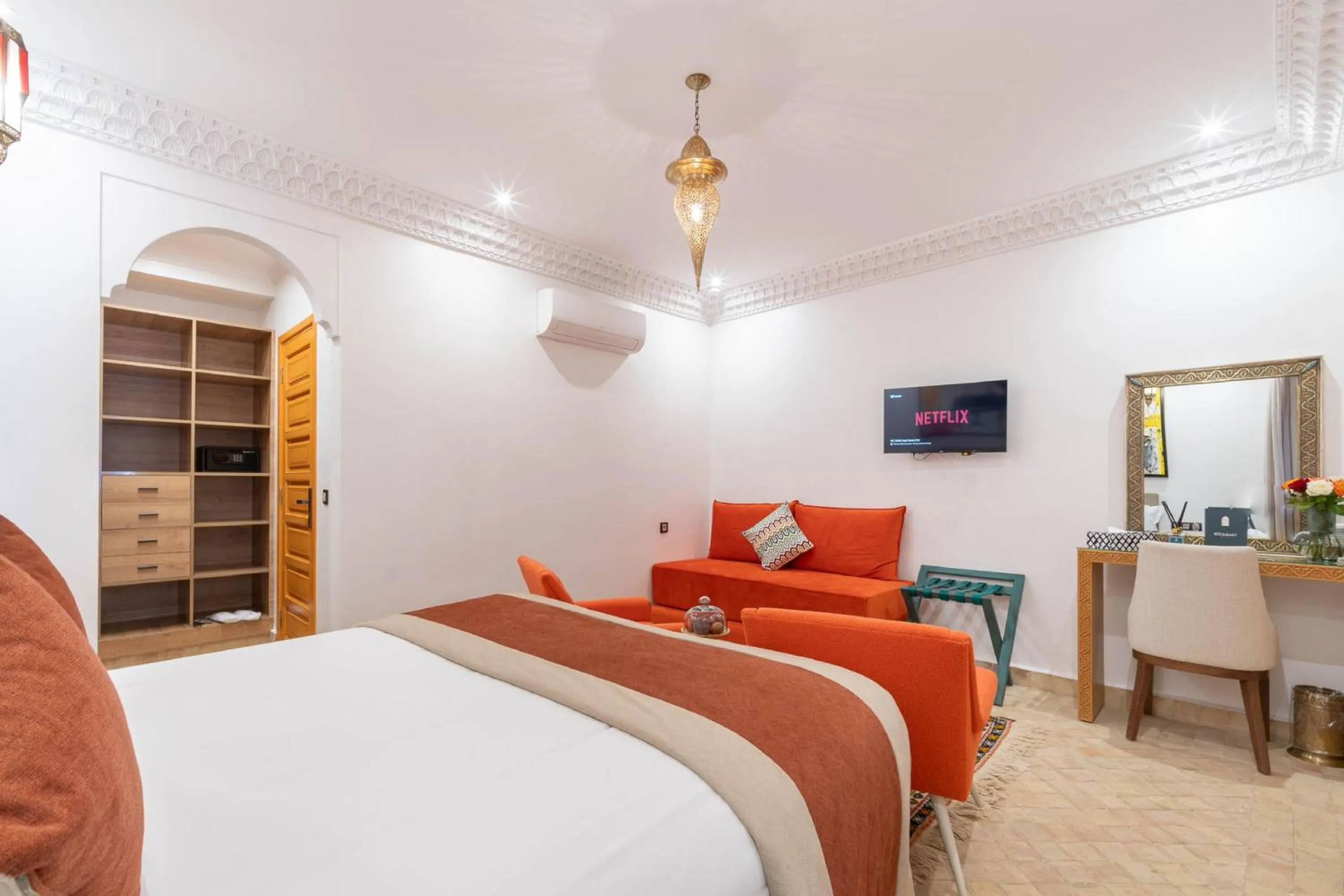 Photo of the whole room, Bed in Riad Atlas Palace & SPA