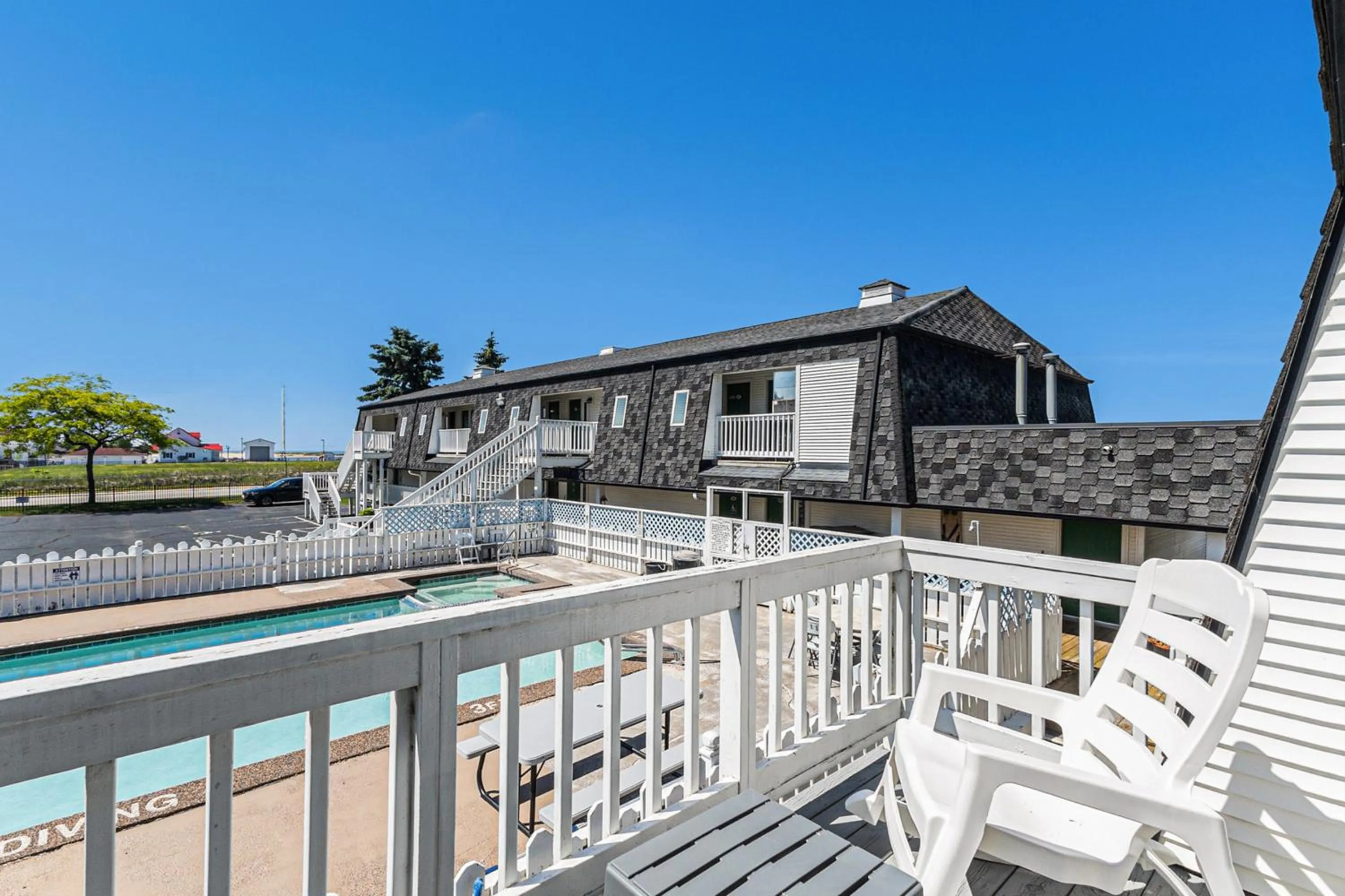 Pool view in Snyders Shoreline Inn