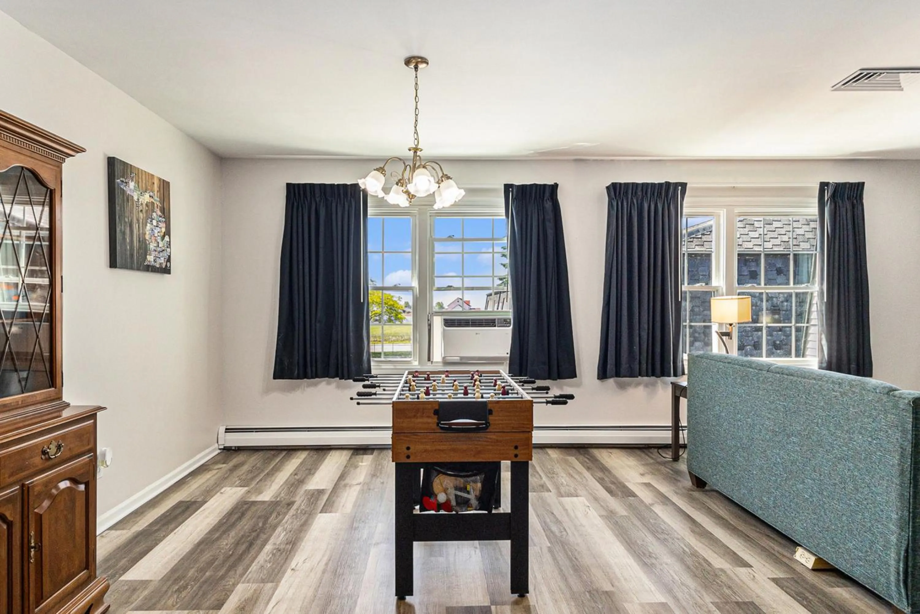 Snyders Shoreline Inn