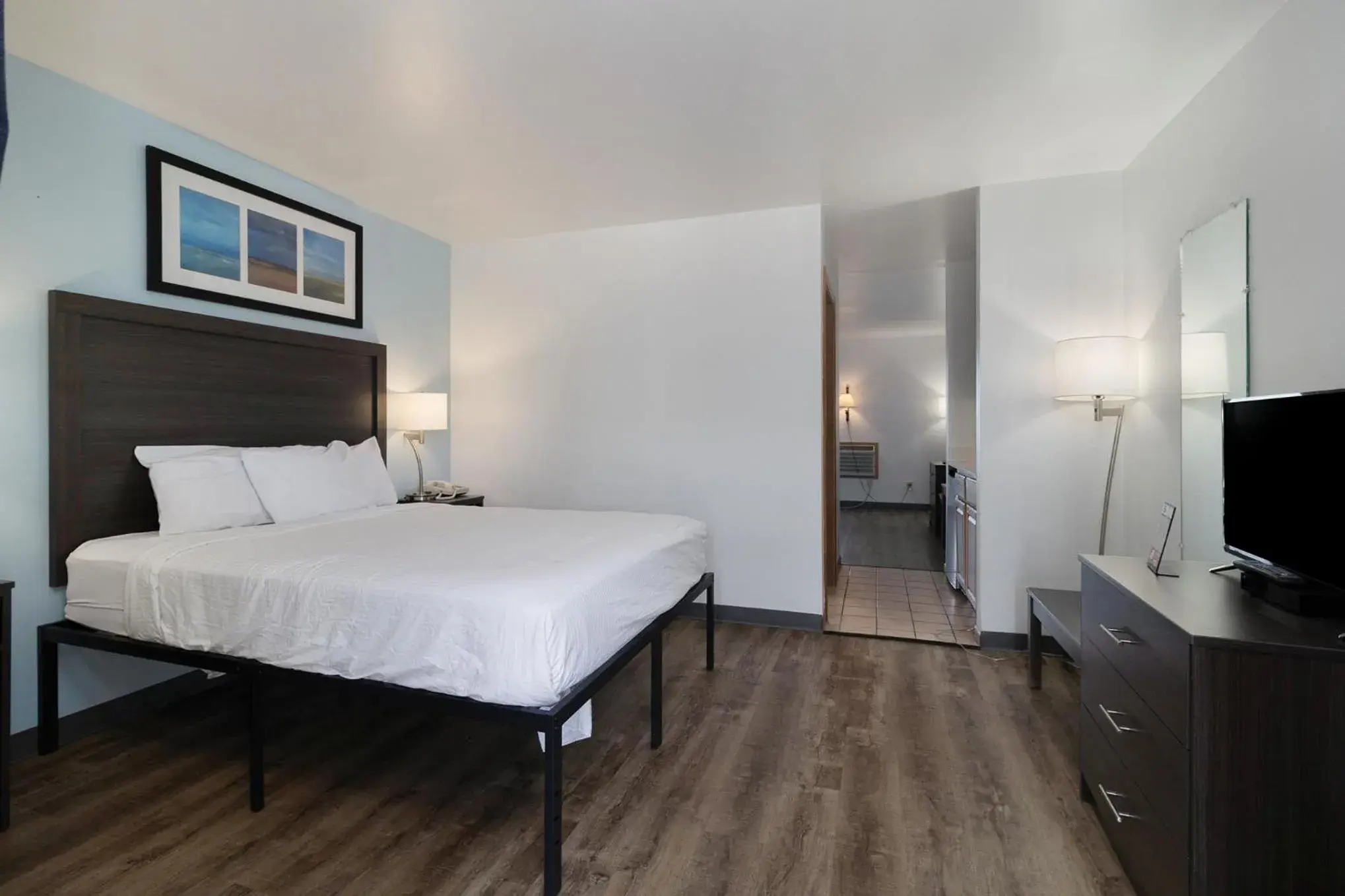 Two Room King Suite in Snyders Shoreline Inn Two Room King Suite in Snyders Shoreline Inn