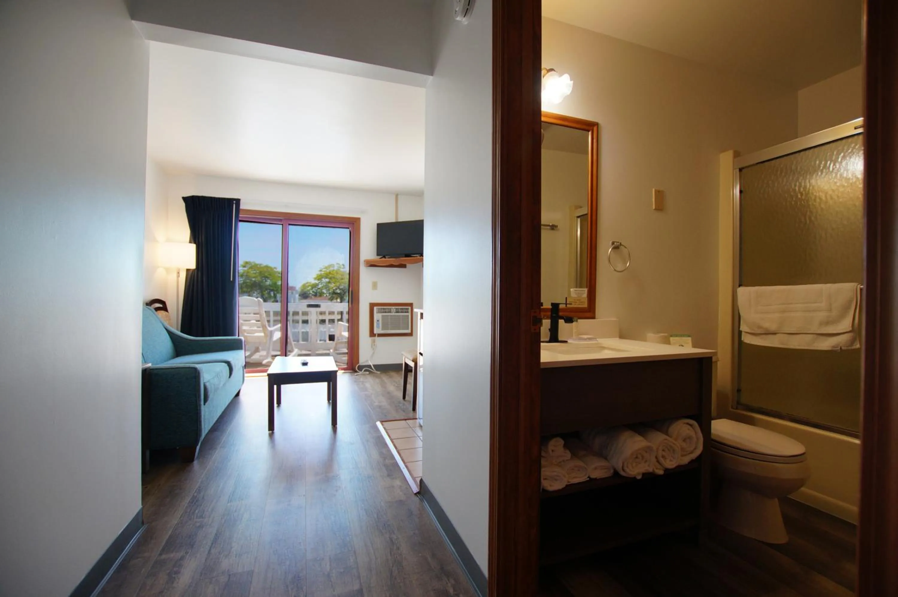 Bathroom in Snyders Shoreline Inn