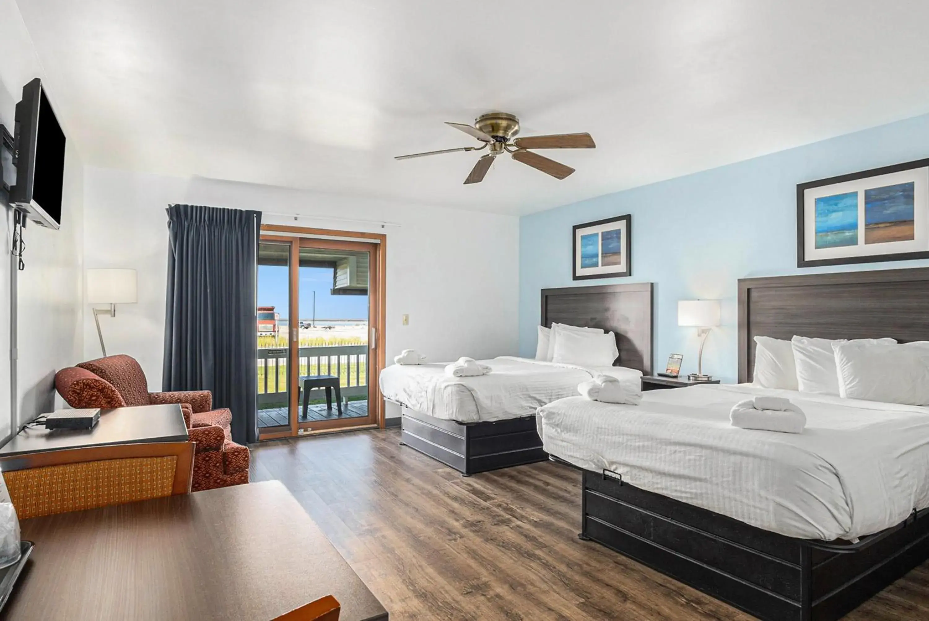 Queen Room with Two Queen Beds - Disability Access in Snyders Shoreline Inn Queen Room with Two Queen Beds - Disability Access in Snyders Shoreline Inn