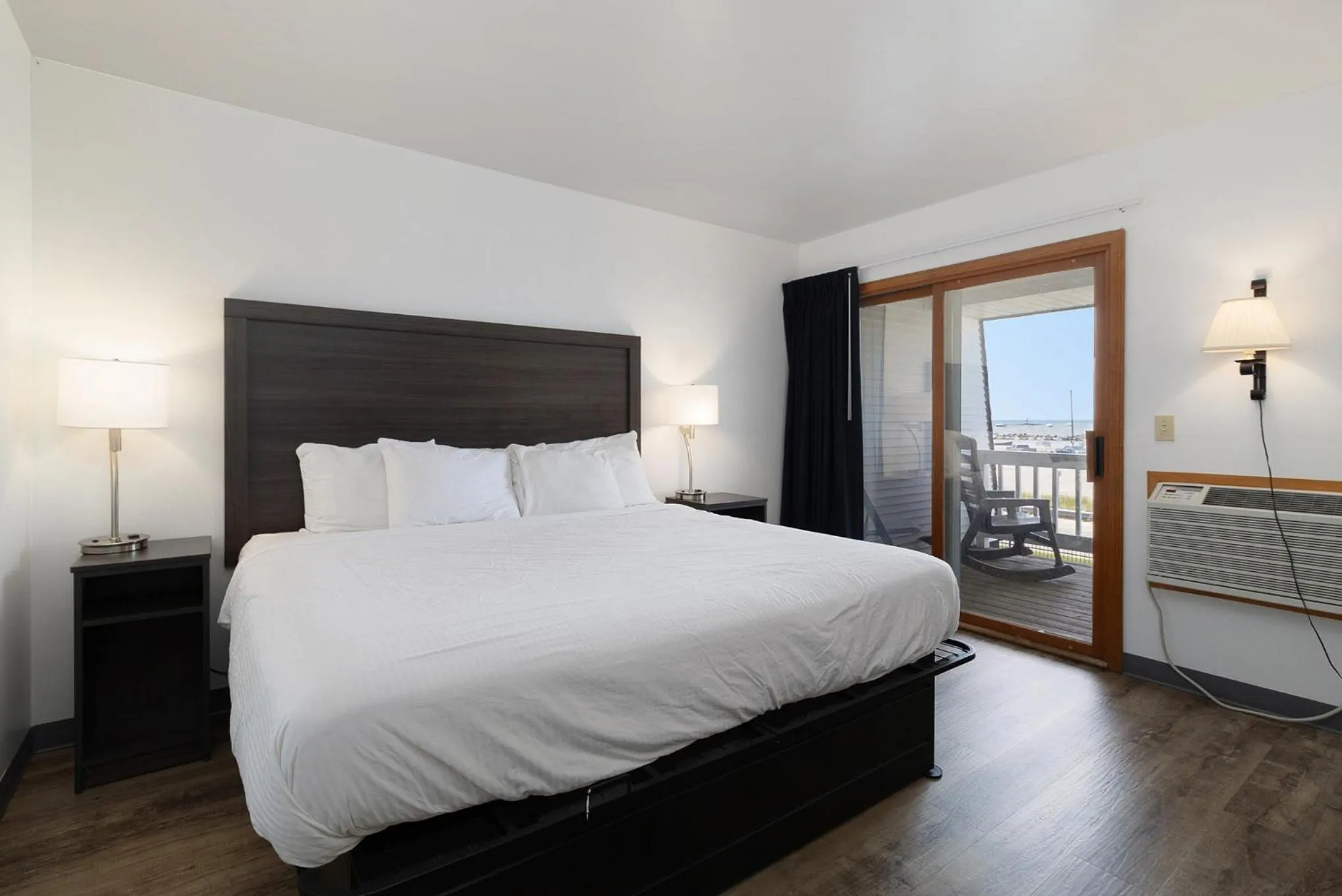 Bed in Snyders Shoreline Inn