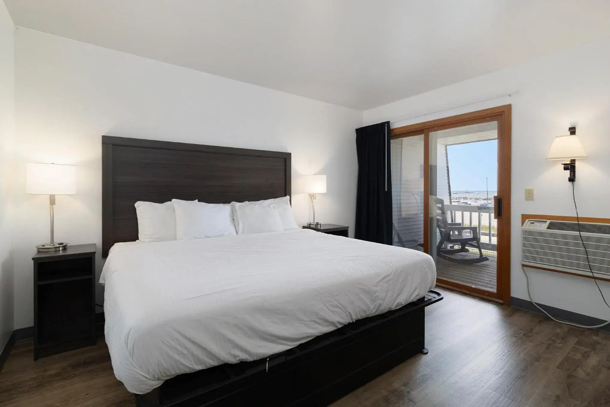 King Room - Disability Access in Snyders Shoreline Inn King Room - Disability Access in Snyders Shoreline Inn