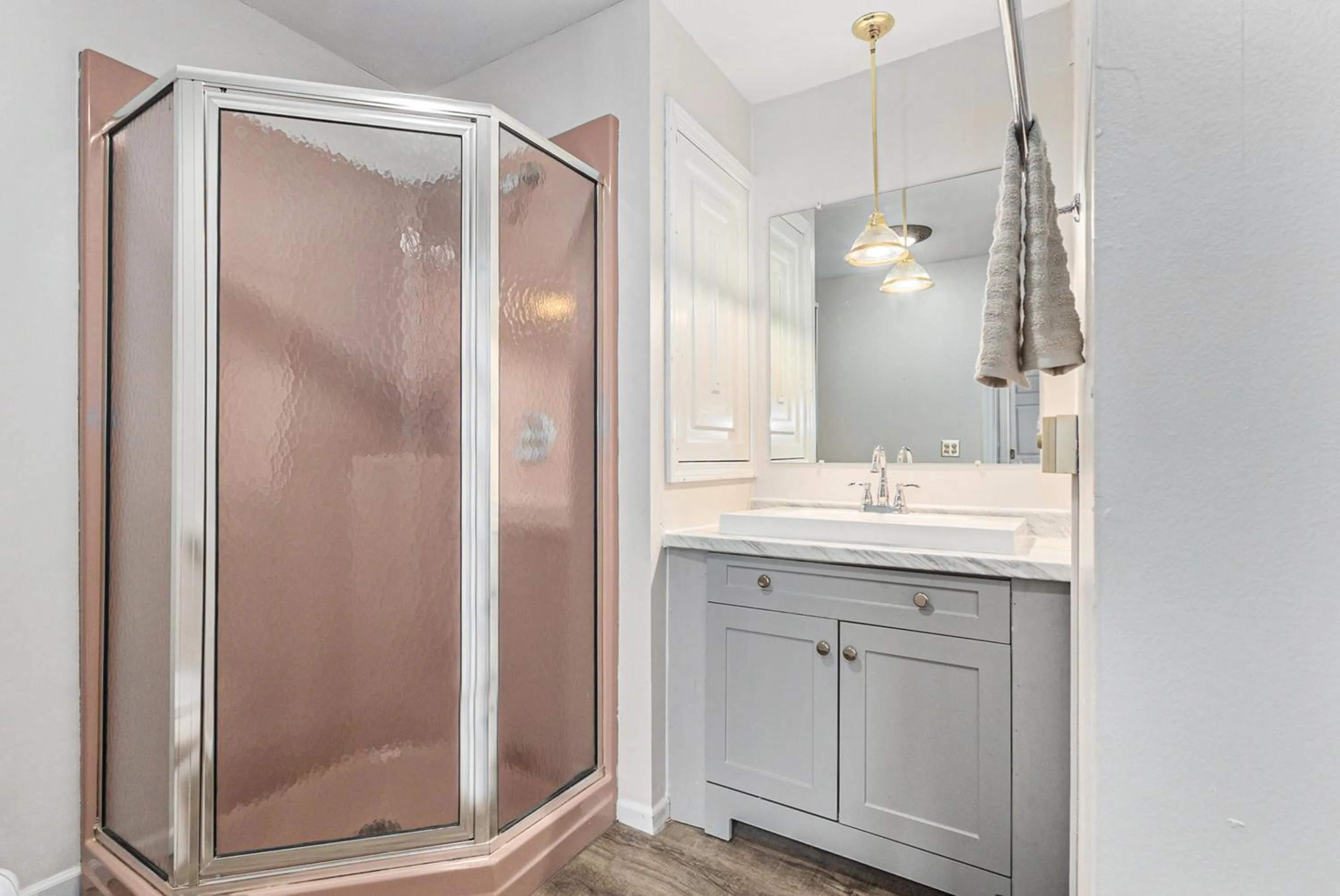 Snyders Shoreline Inn