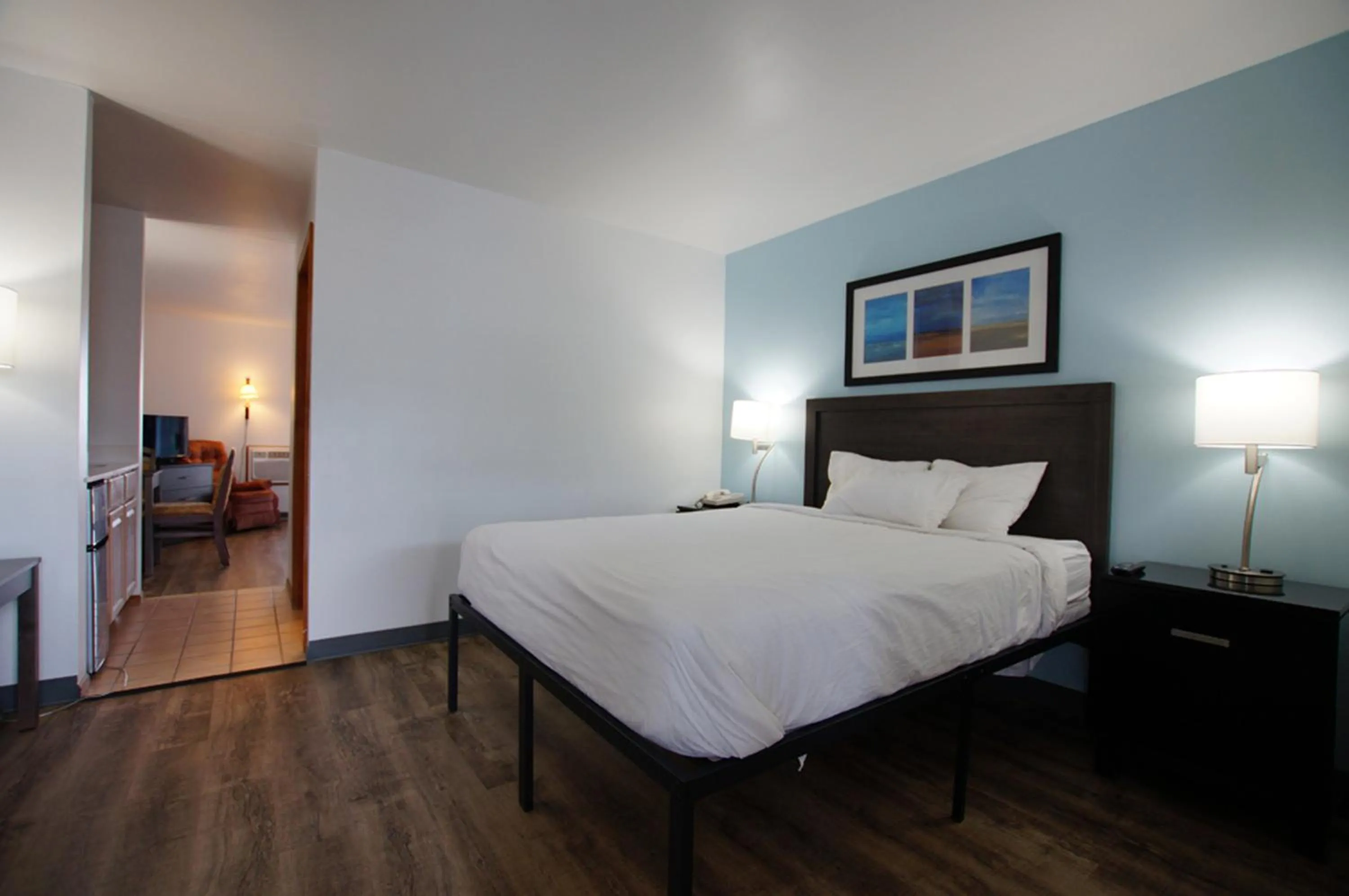 Bed in Snyders Shoreline Inn