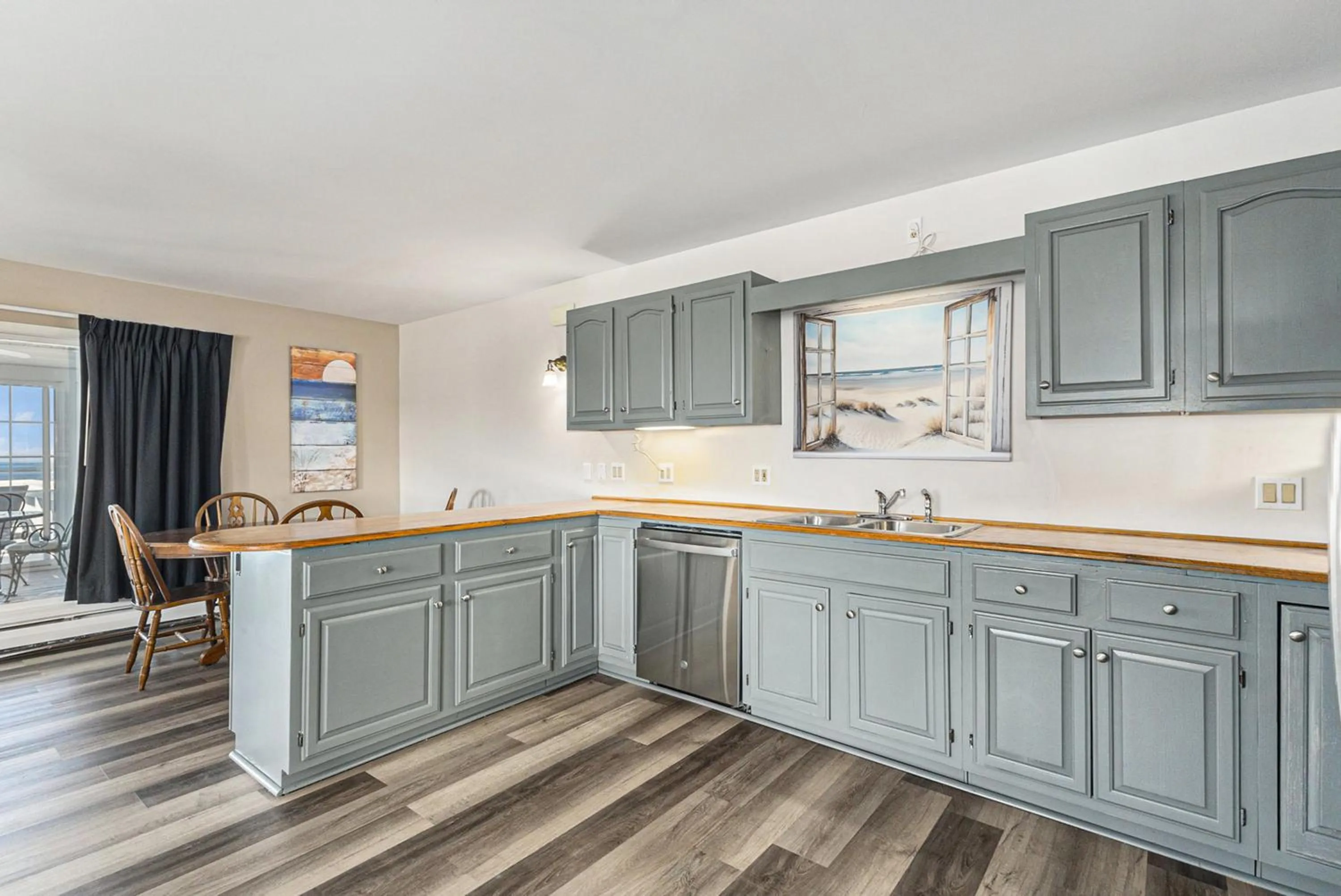 Snyders Shoreline Inn