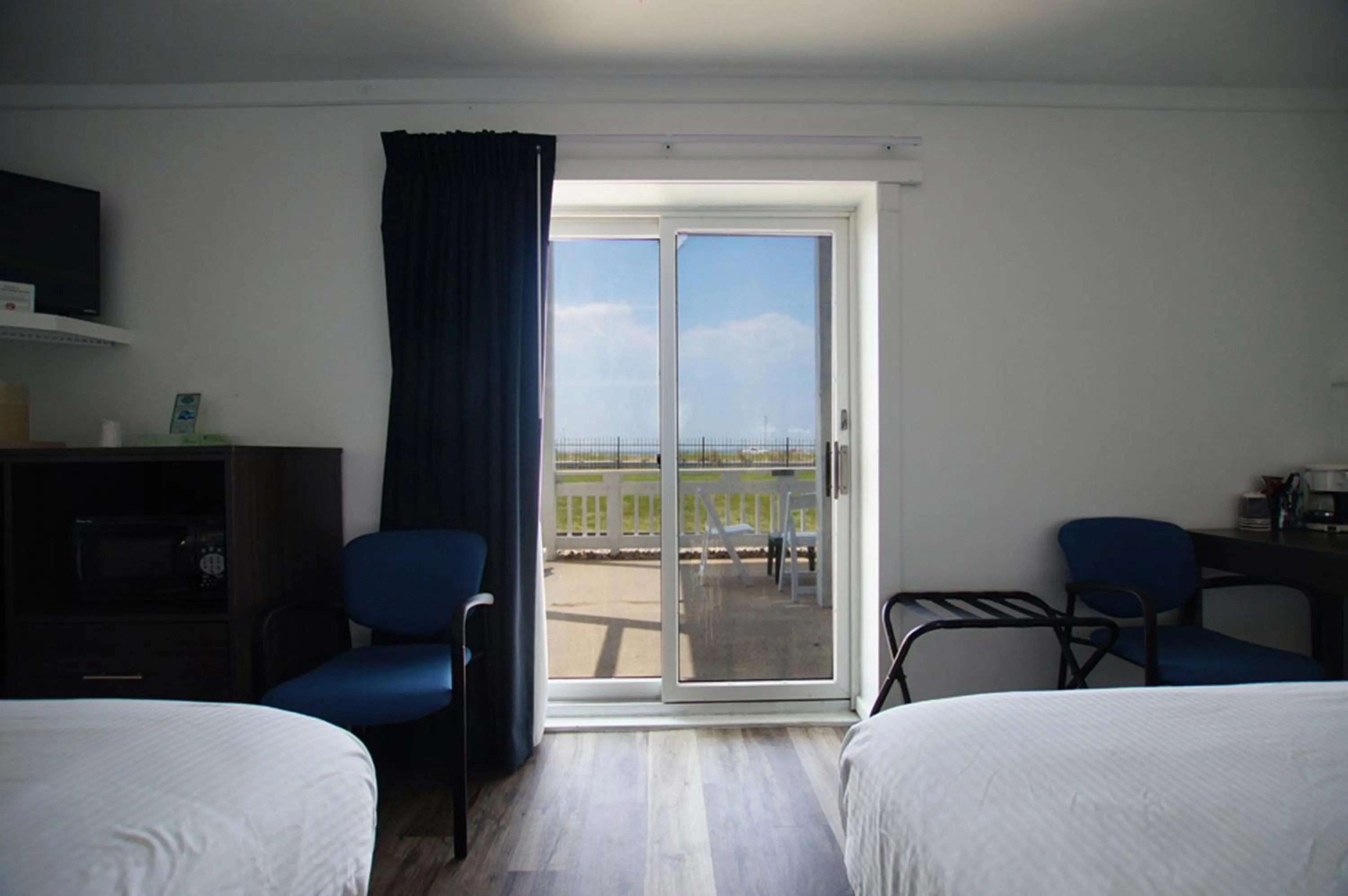 Patio in Snyders Shoreline Inn