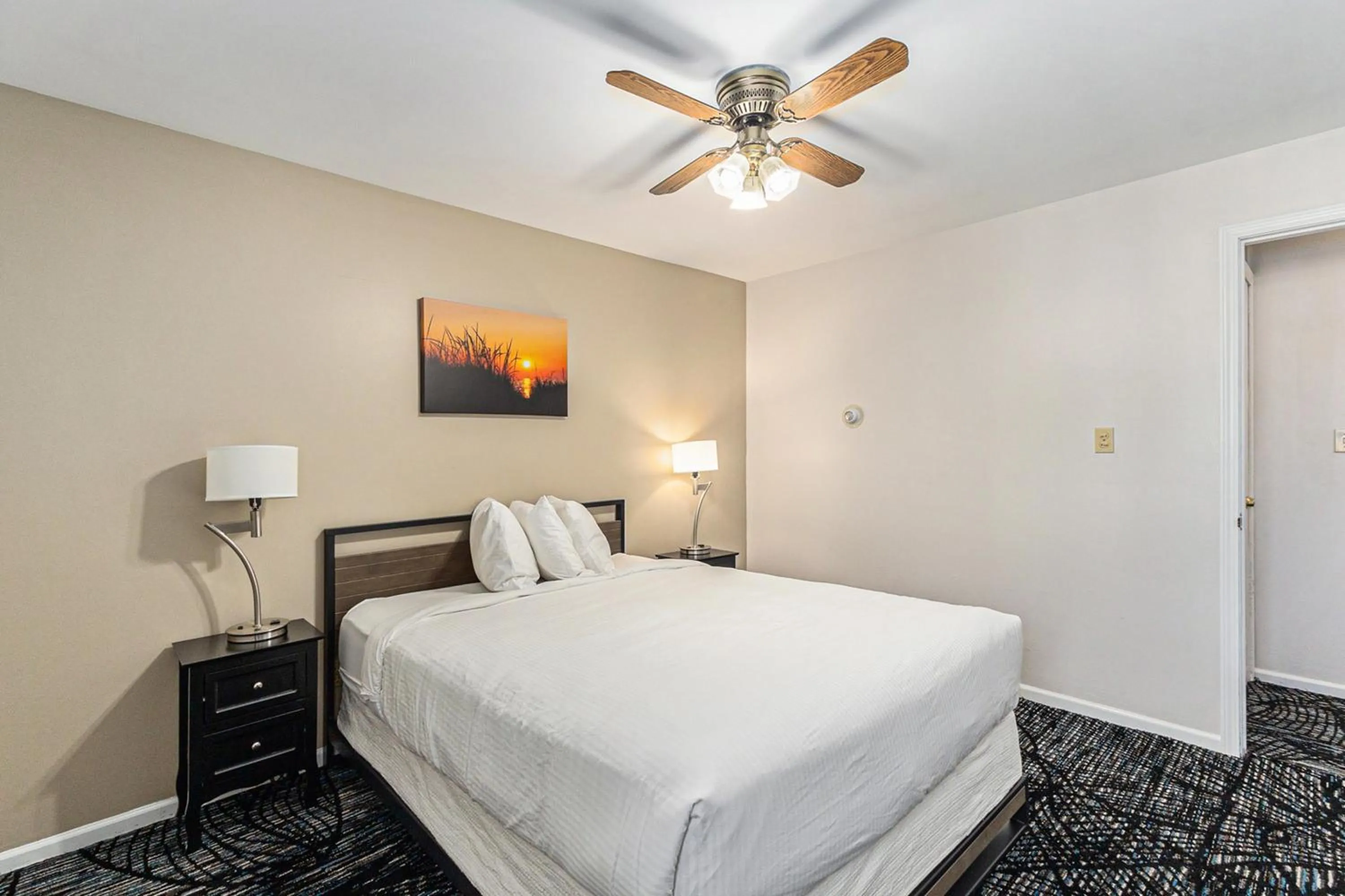 Snyders Shoreline Inn