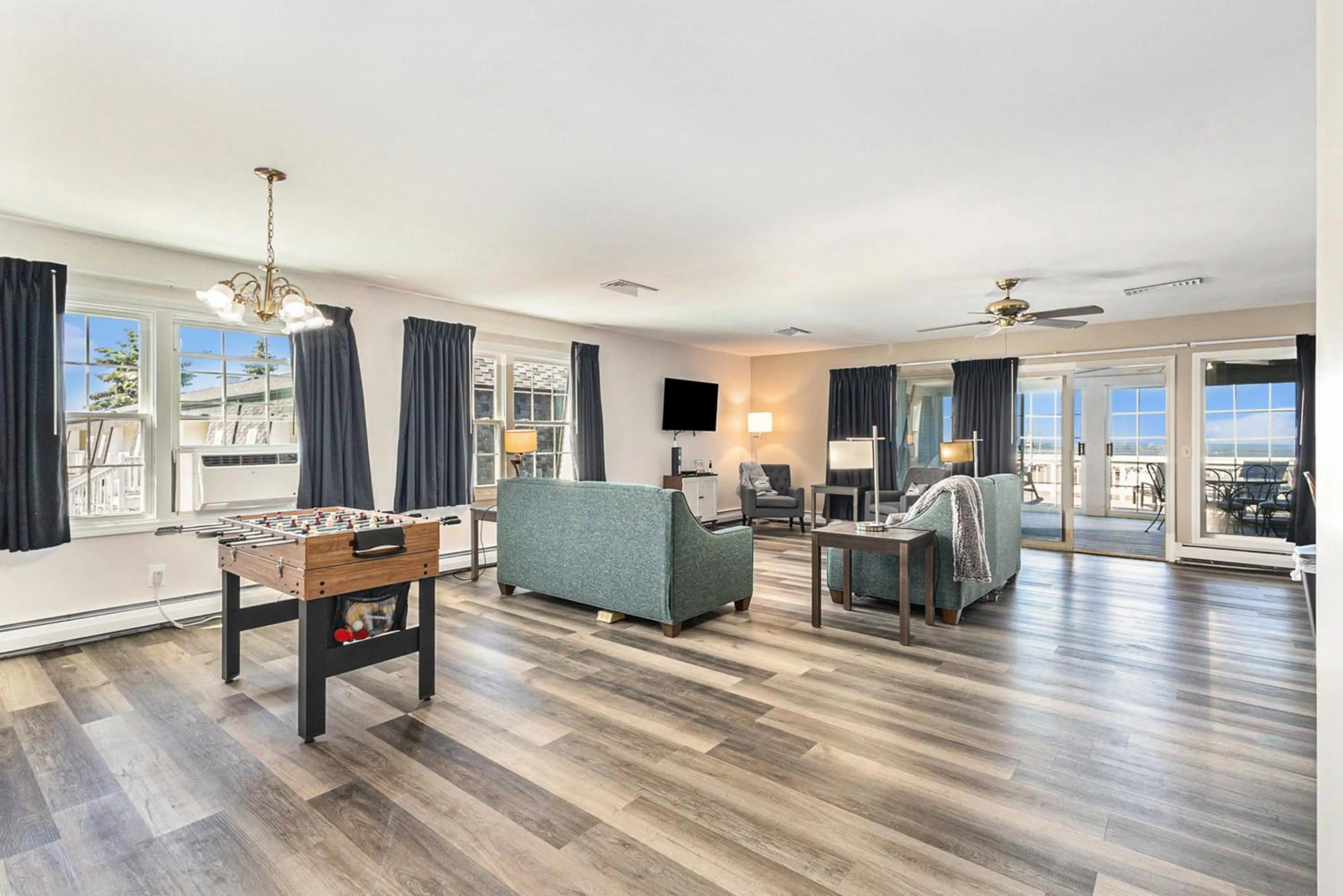 Snyders Shoreline Inn