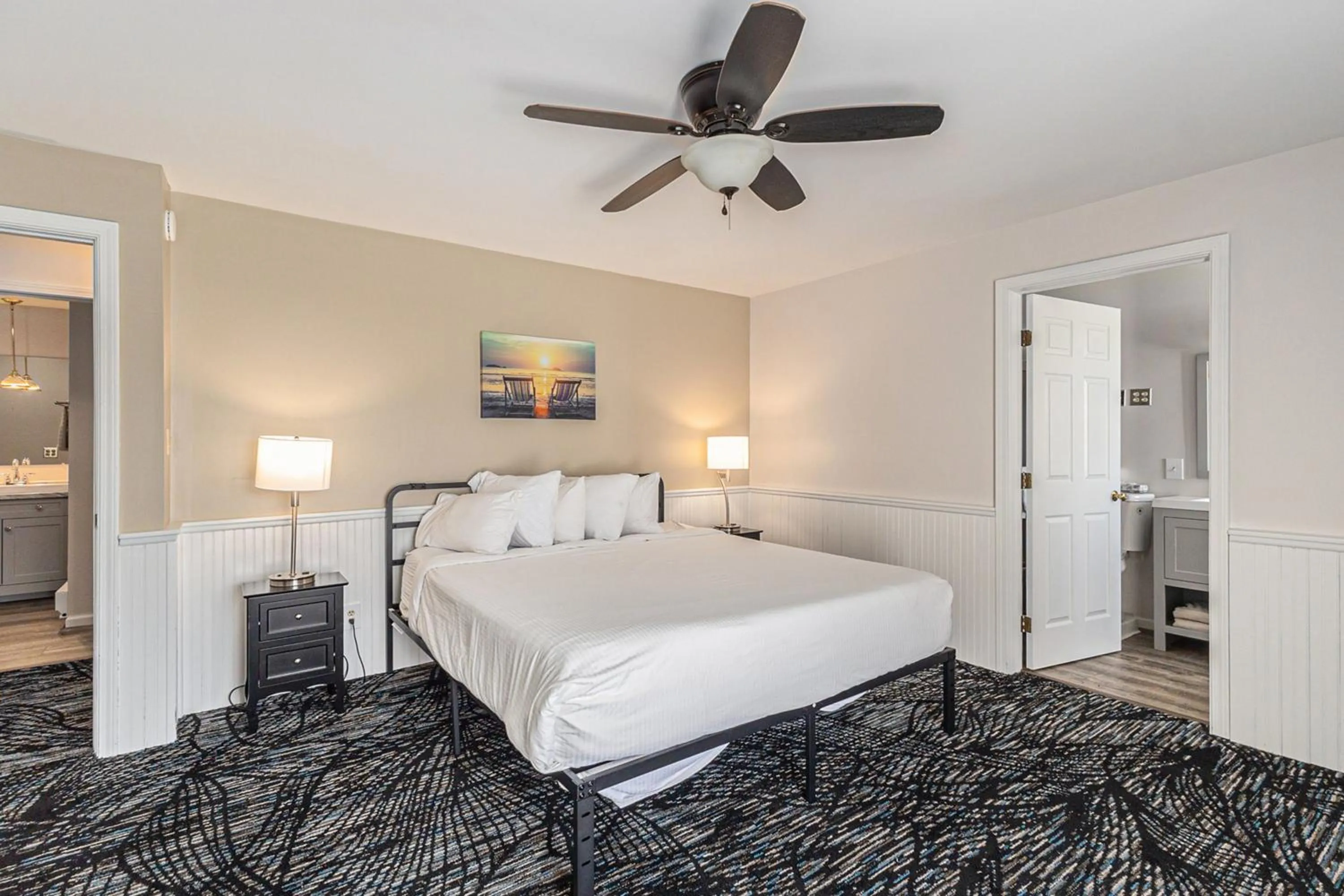 Bedroom in Snyders Shoreline Inn