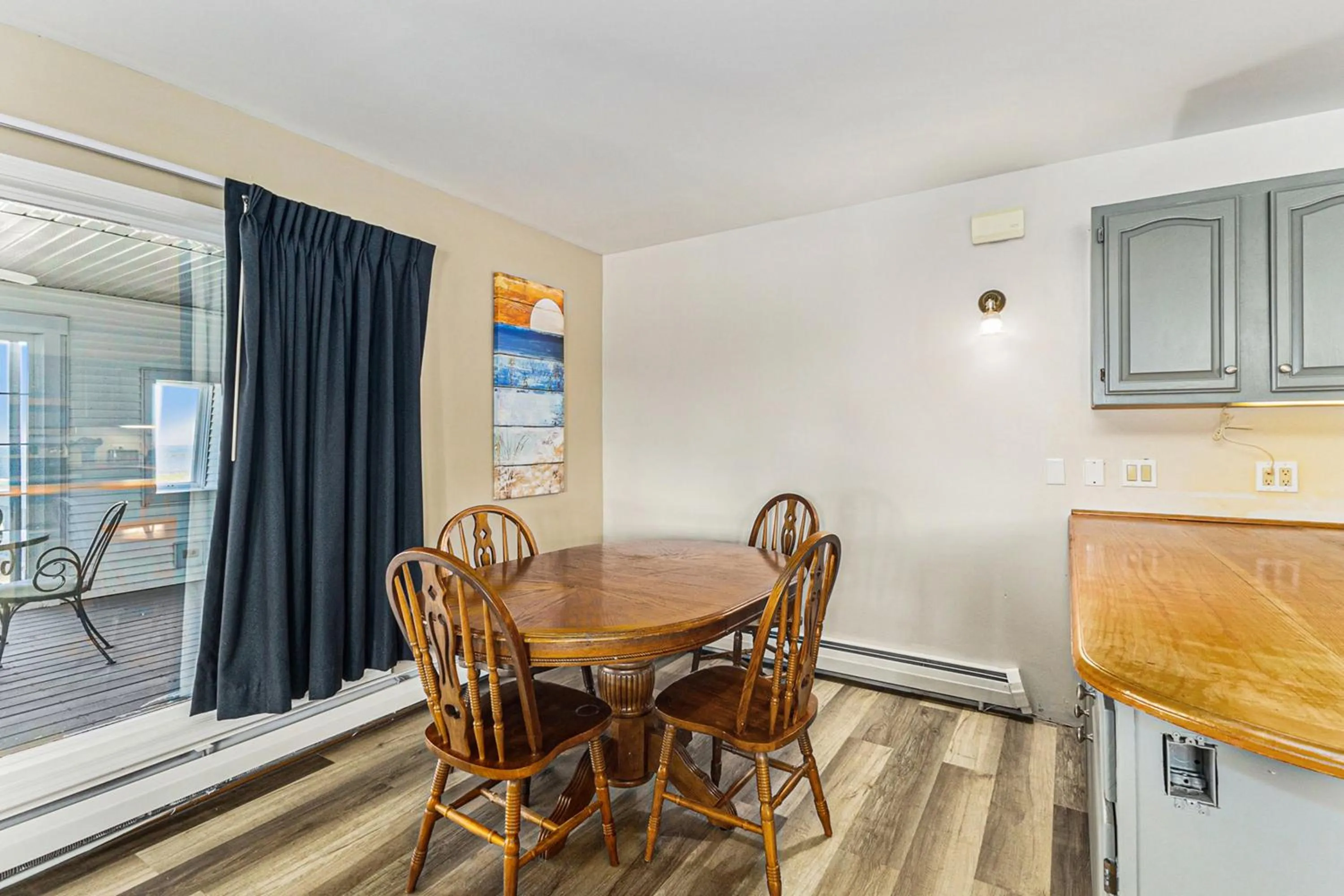 Snyders Shoreline Inn