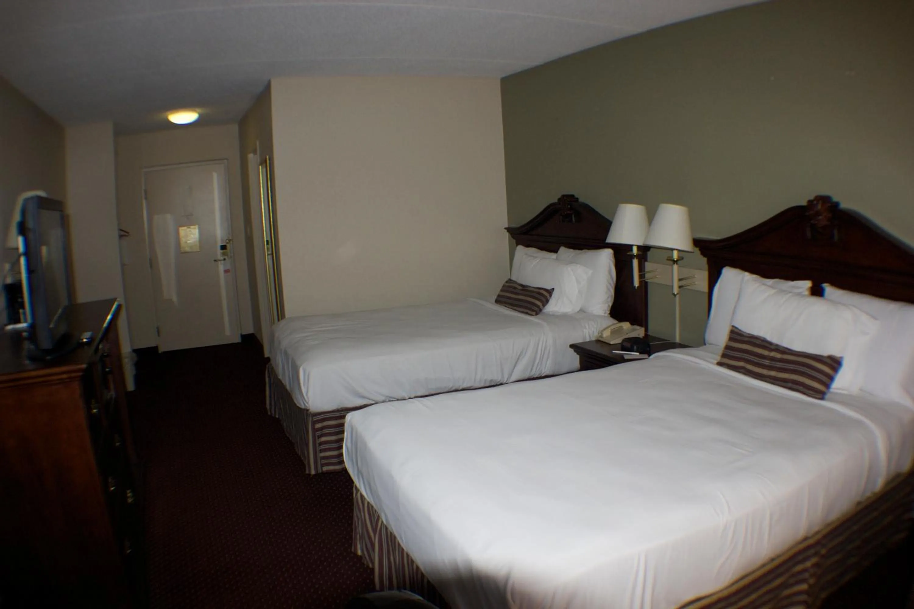 Photo of the whole room, Bed in The Garden Inn