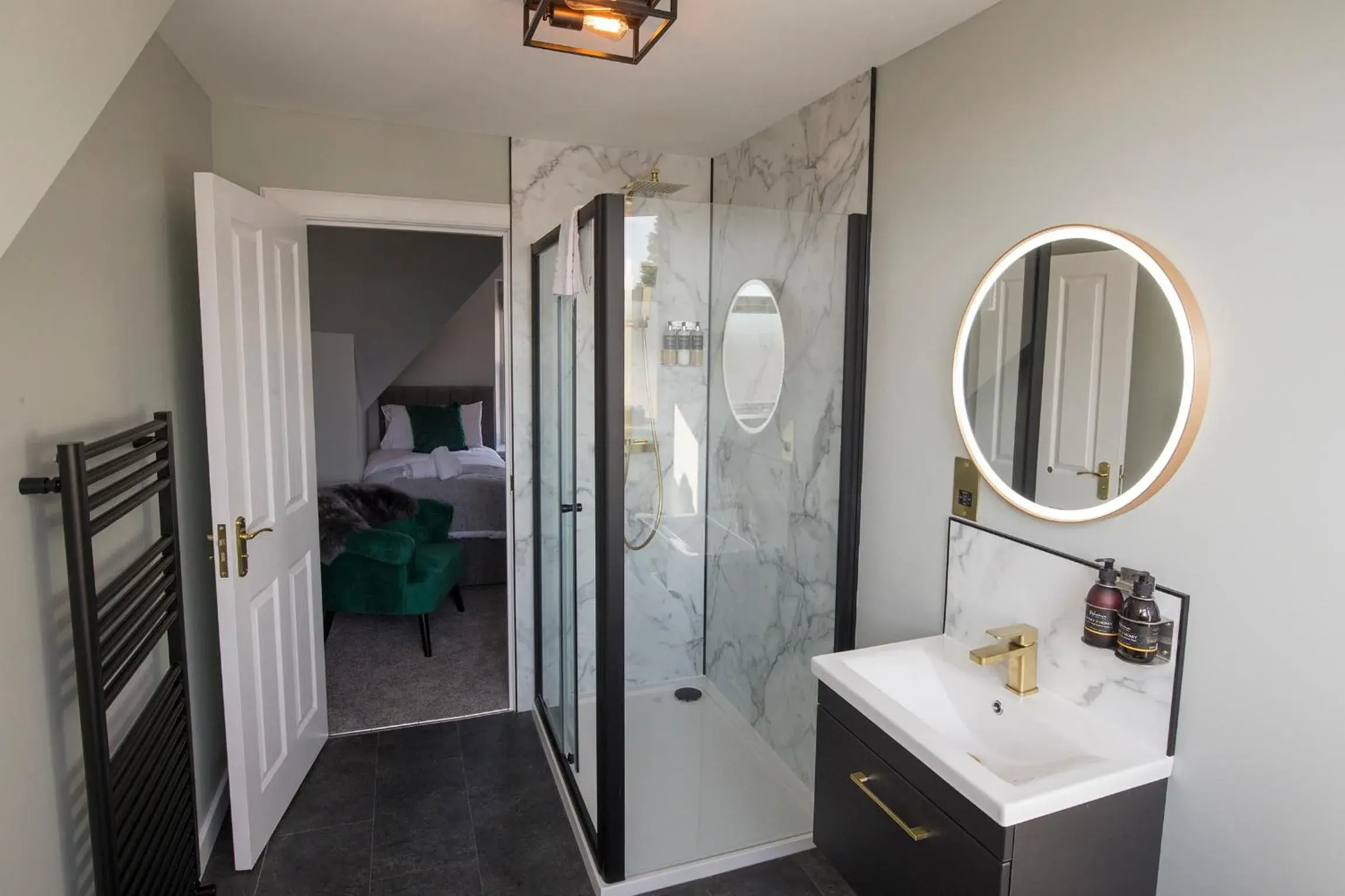 Twin Room with Private Bathroom in The Crossing Twin Room with Private Bathroom in The Crossing