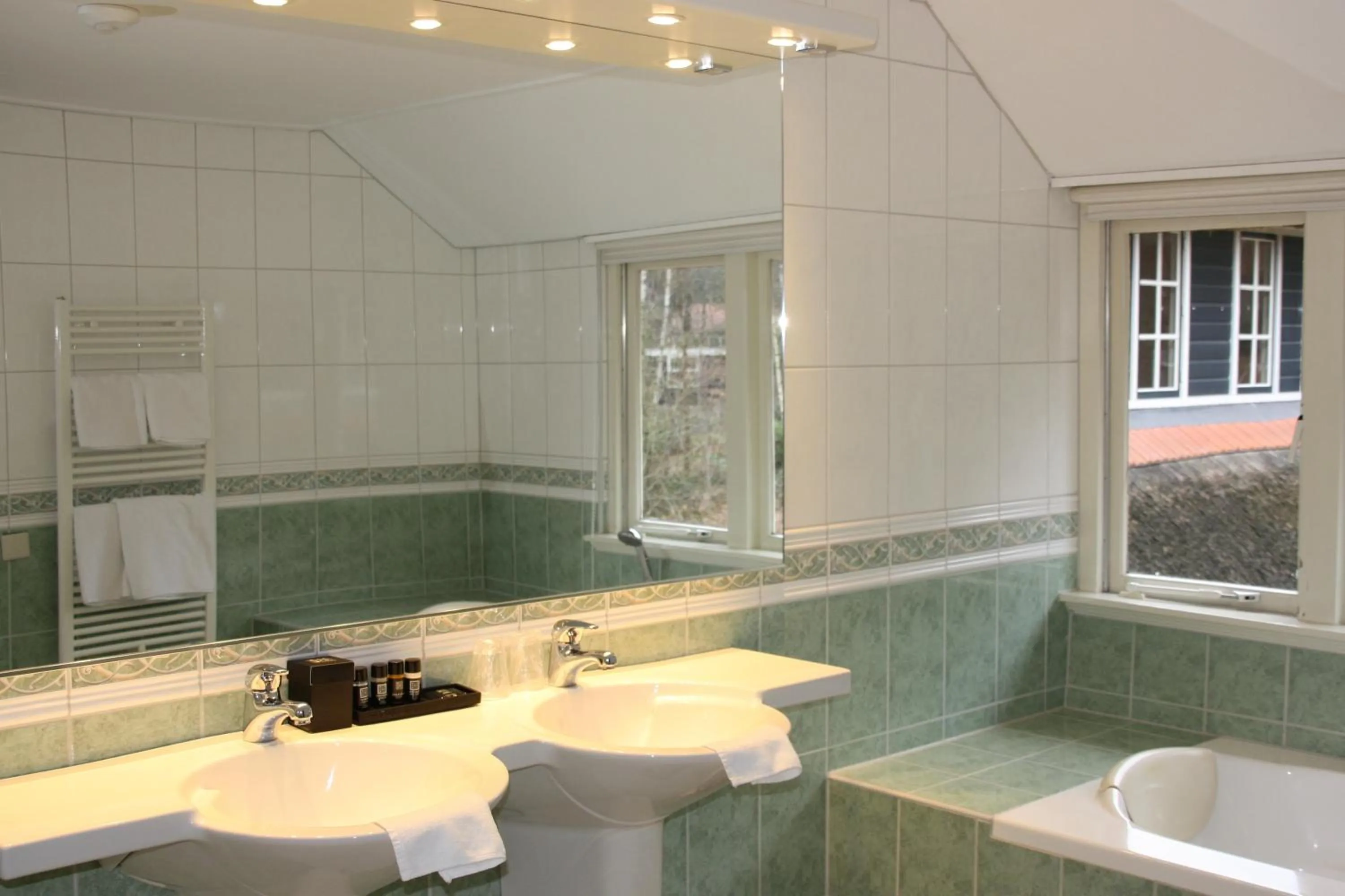 Bathroom in Restaurant & Hotel Hoog Holten
