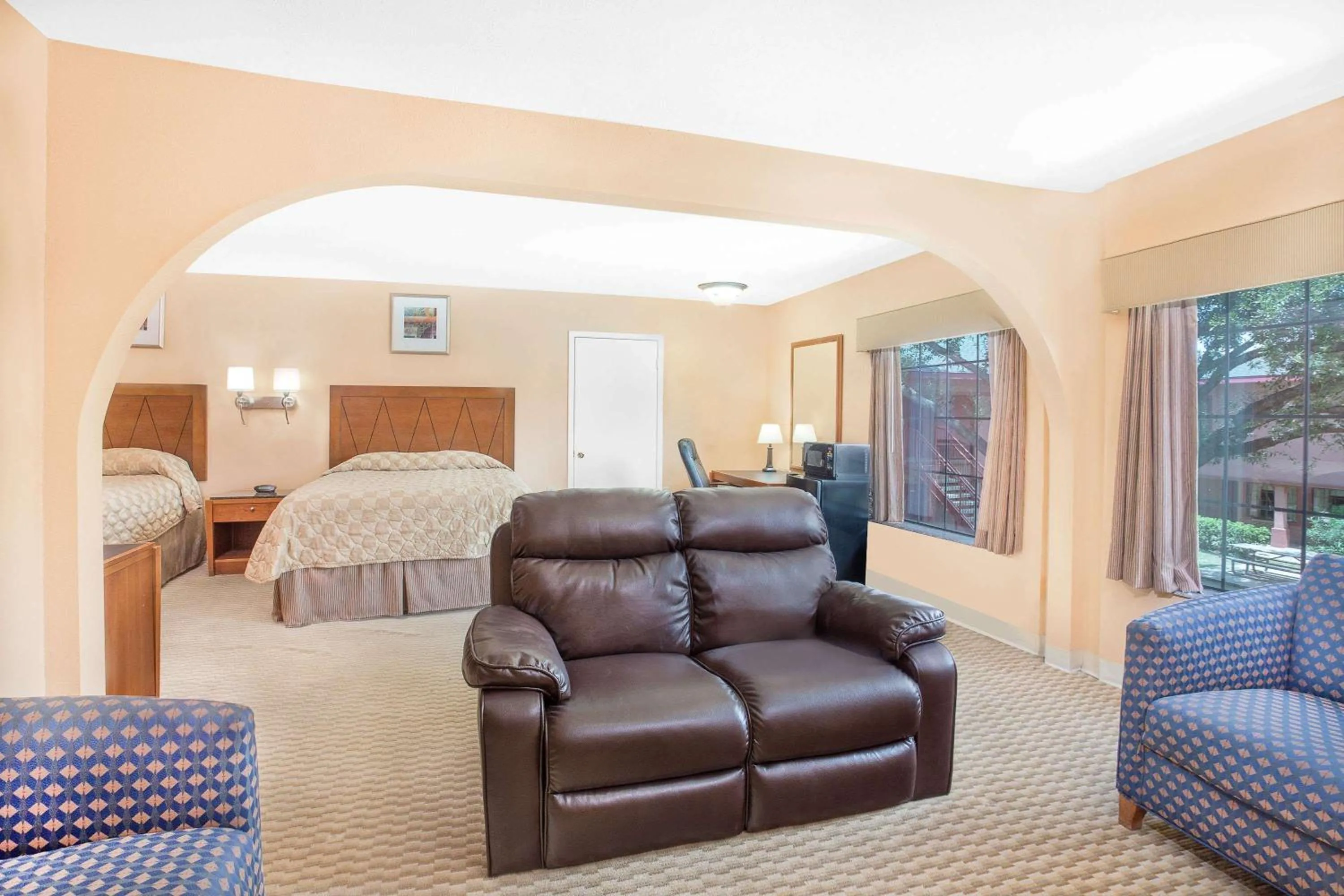 Photo of the whole room in Super 8 by Wyndham San Angelo