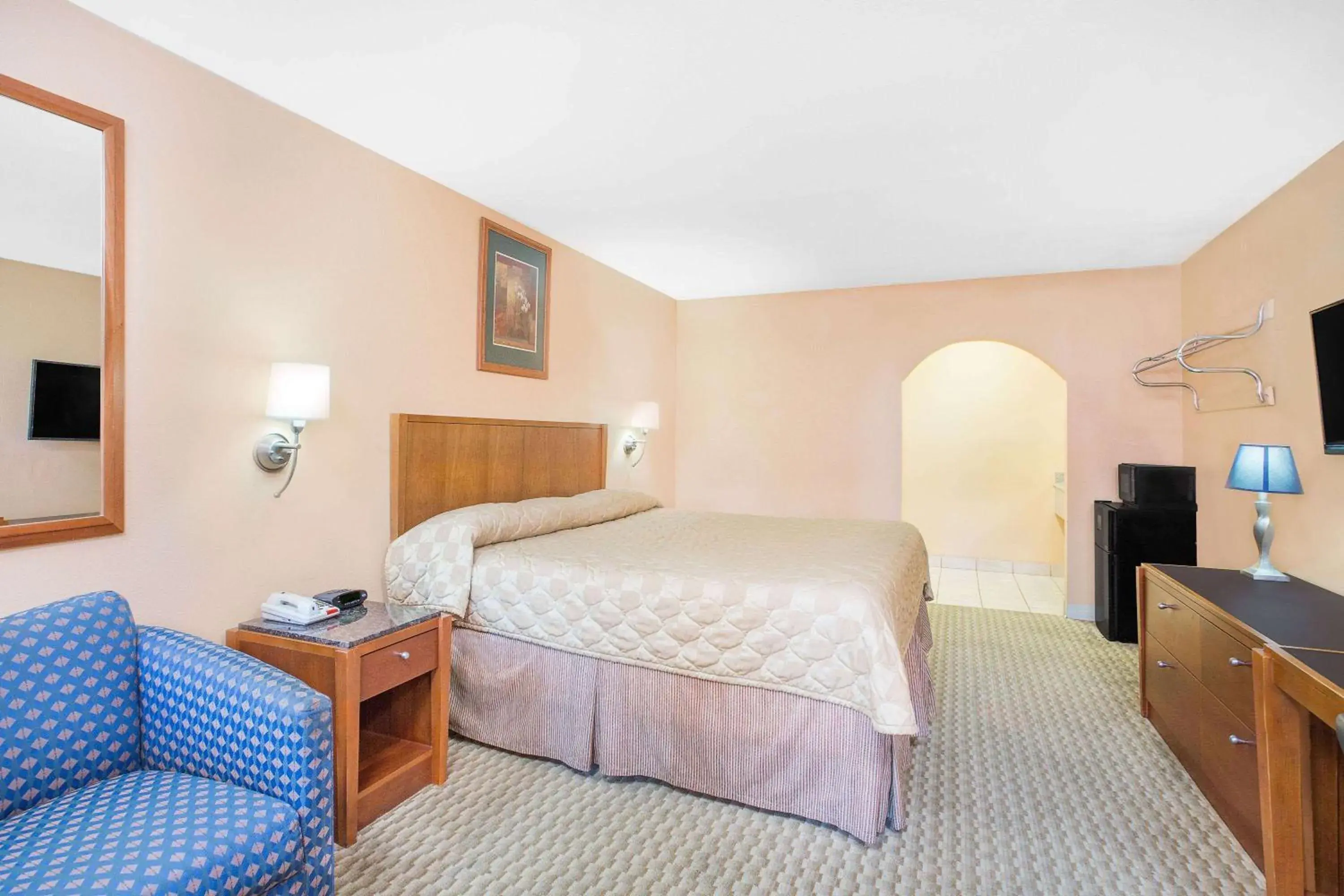 Photo of the whole room, Bed in Super 8 by Wyndham San Angelo Photo of the whole room, Bed in Super 8 by Wyndham San Angelo