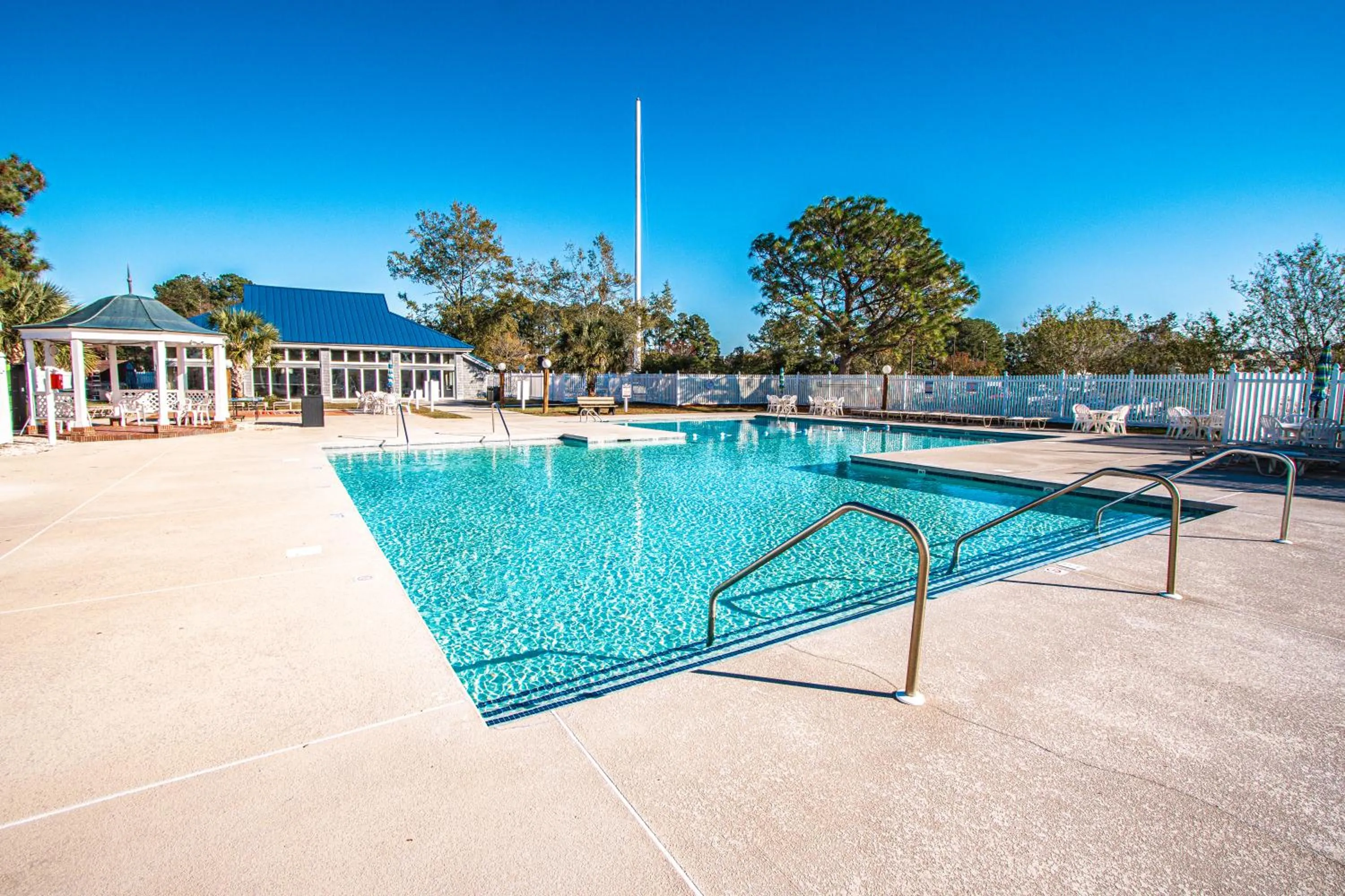 Swimming pool in Waterwood Townhouses