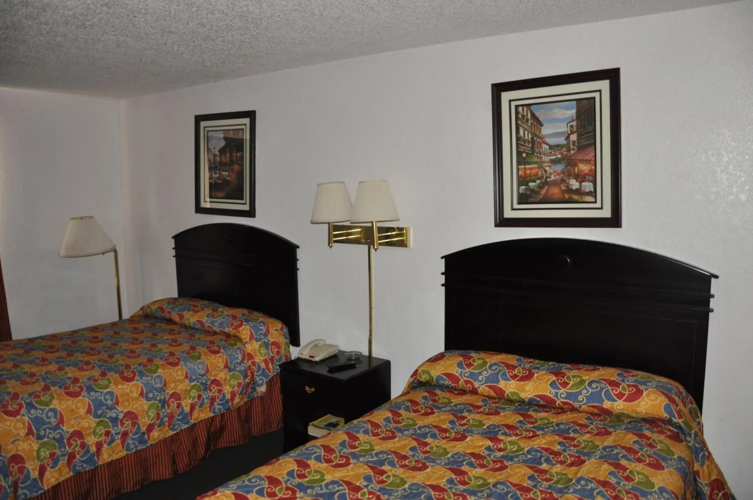 Bed in Heritage Inn Bed in Heritage Inn