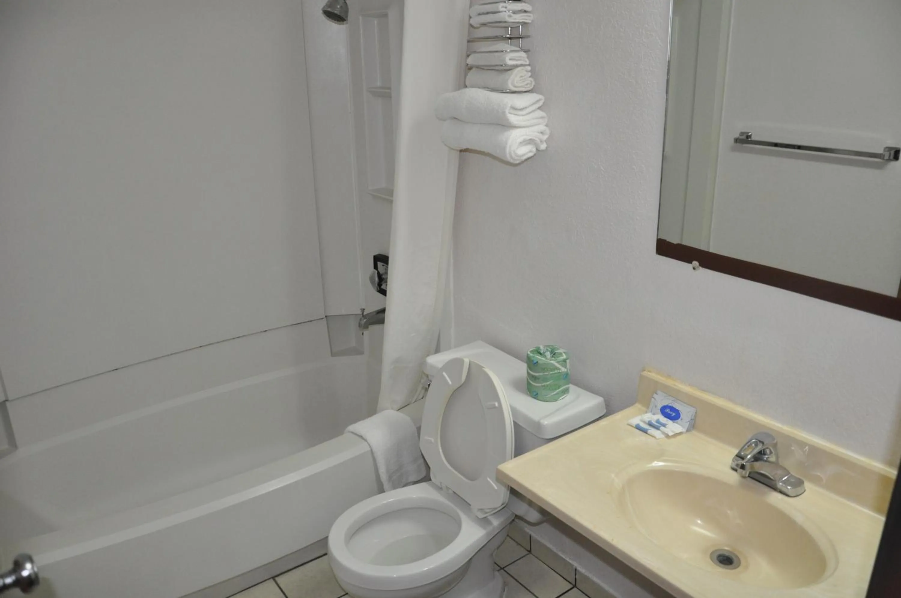 Bathroom in Heritage Inn