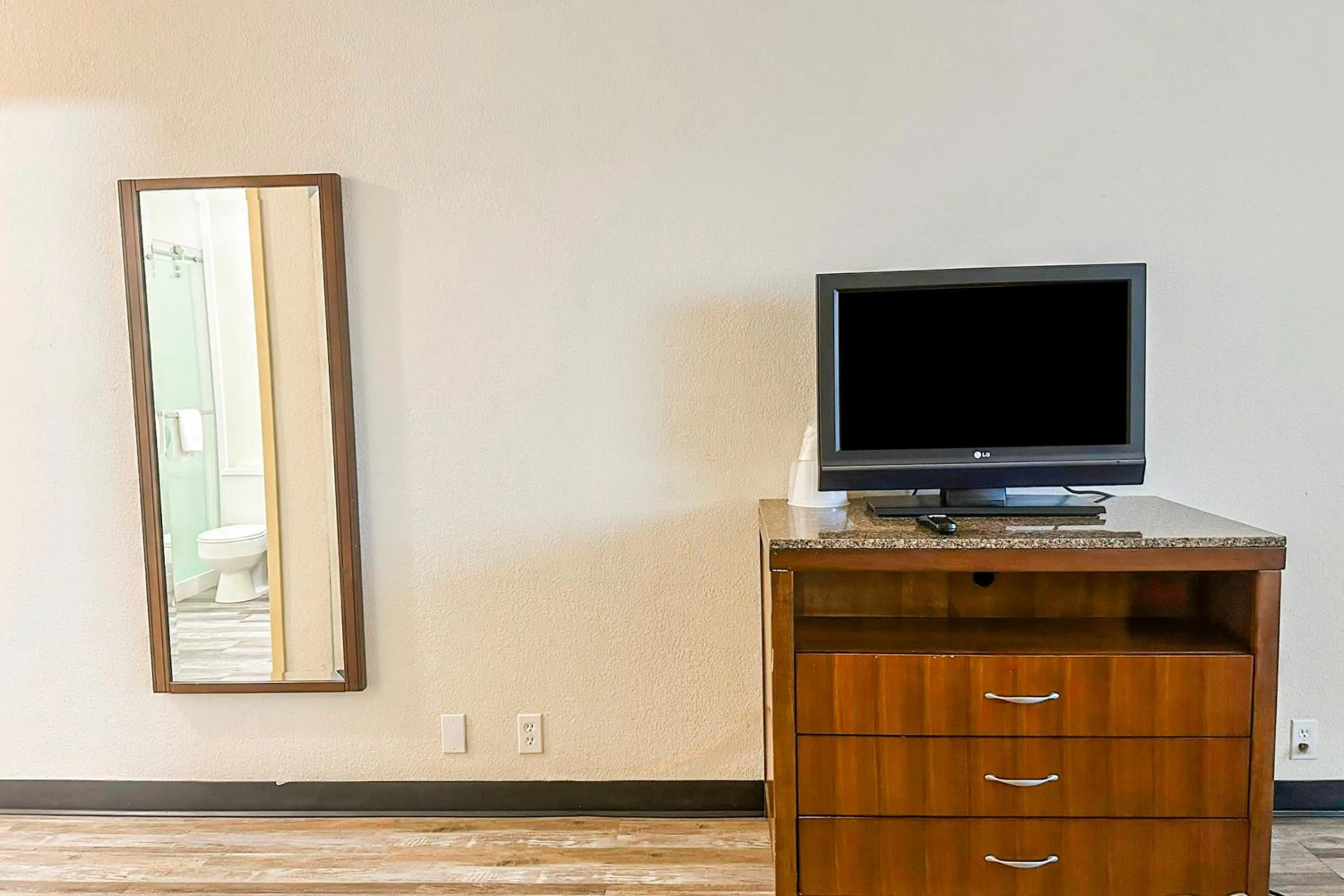 TV and multimedia in Jackson Hotel And Convention Center