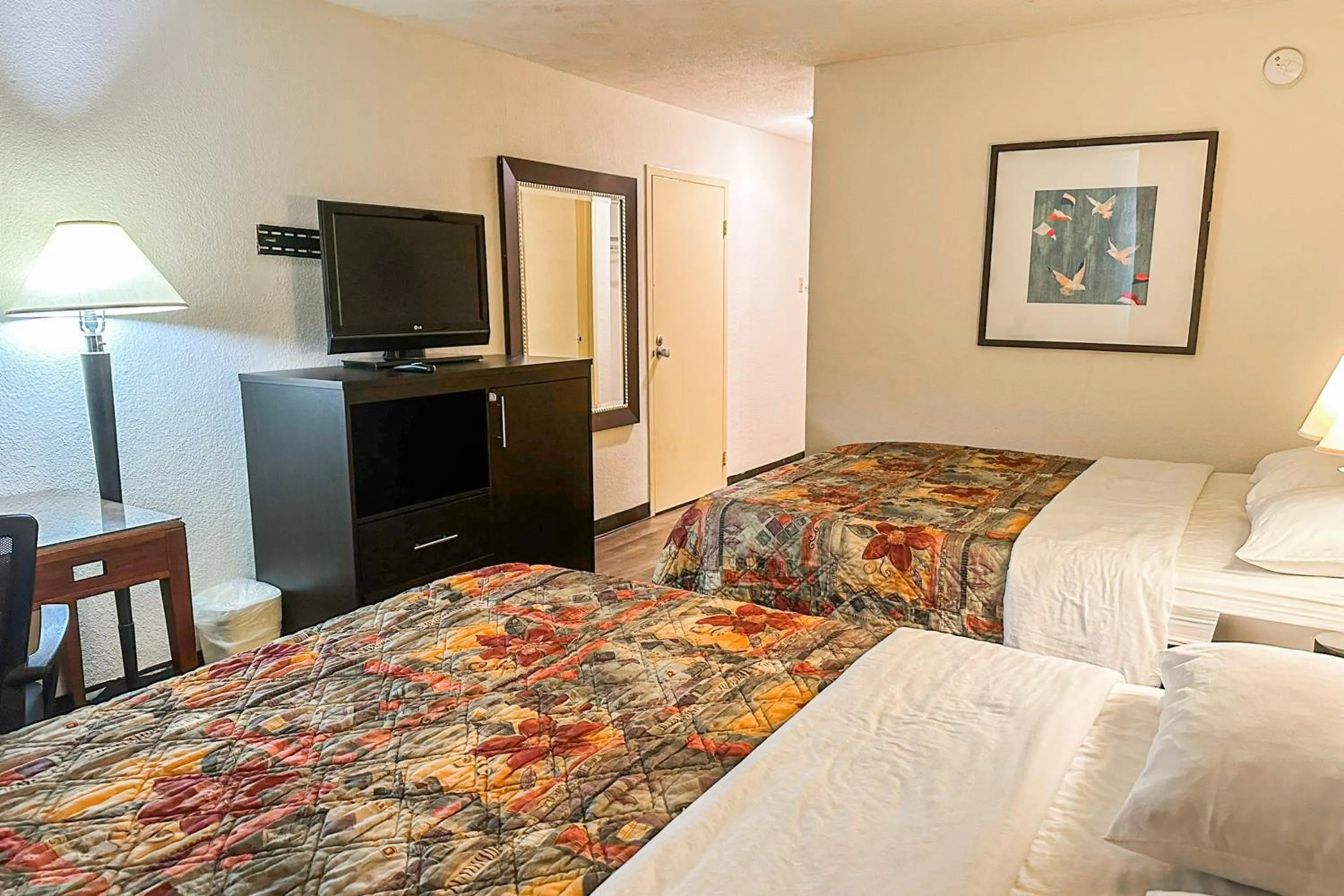 Bedroom, Bed in Jackson Hotel And Convention Center