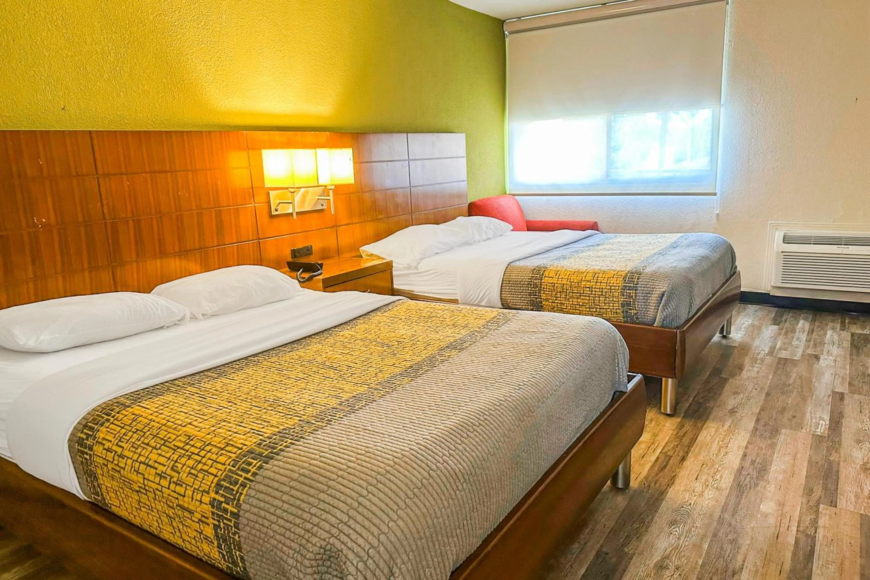 Bedroom, Bed in Jackson Hotel And Convention Center