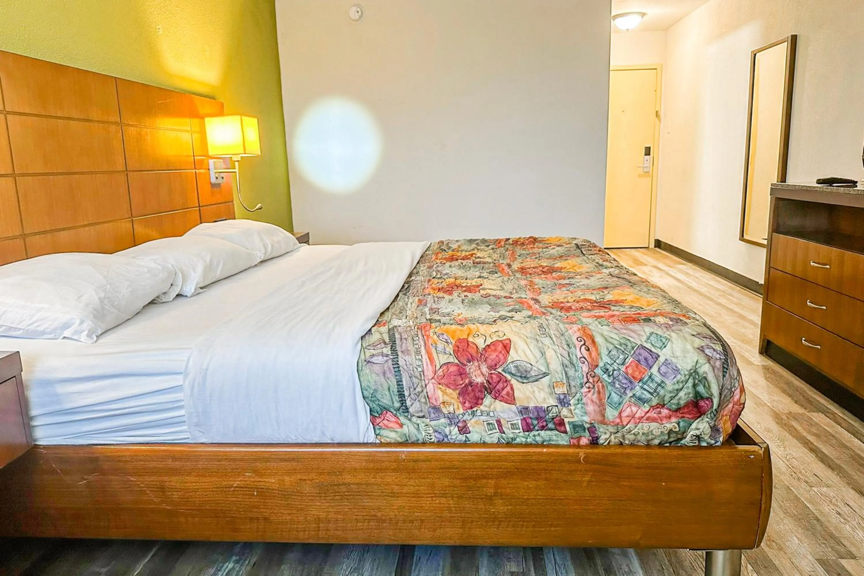 Bedroom, Bed in Jackson Hotel And Convention Center