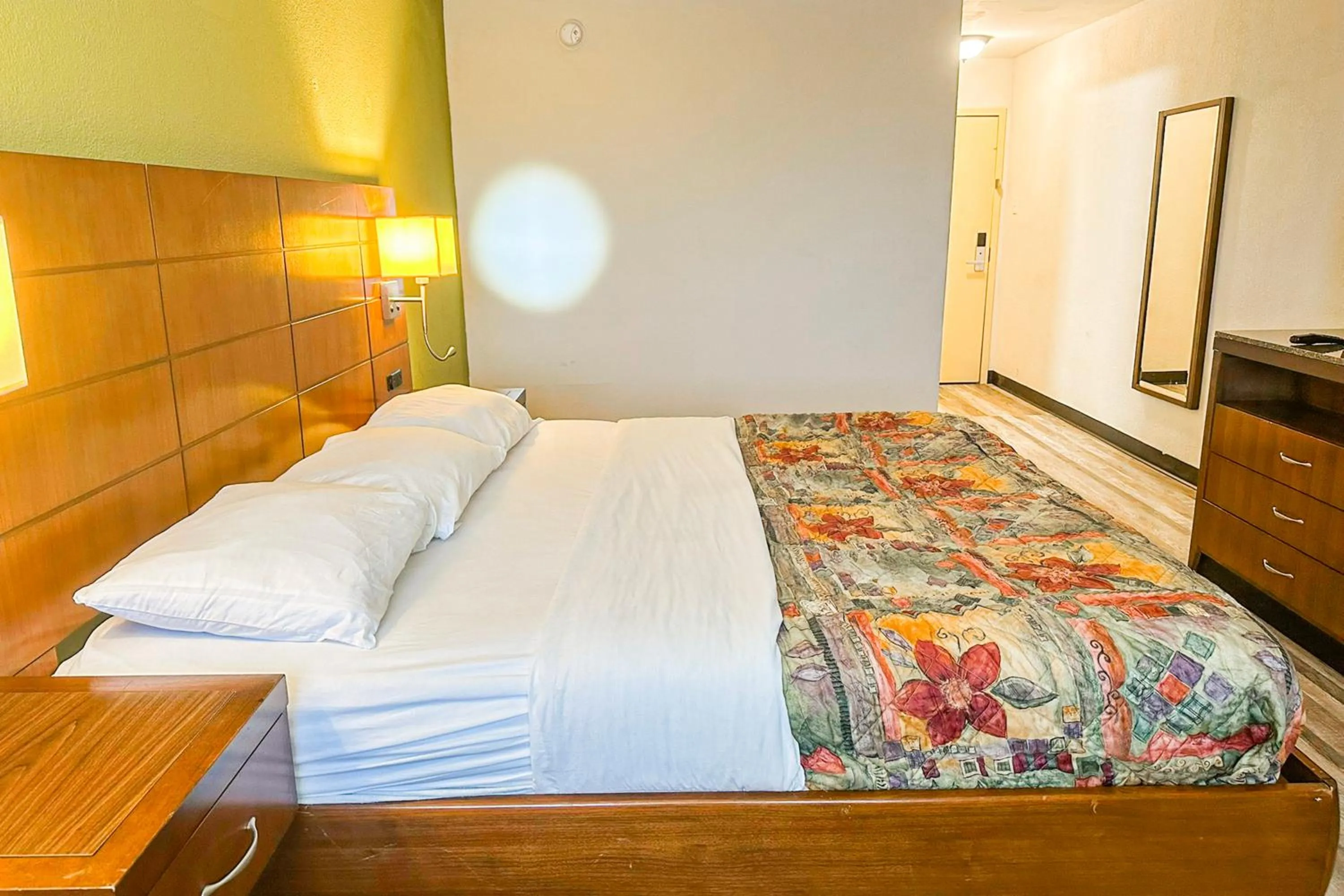 Bedroom, Bed in Jackson Hotel And Convention Center