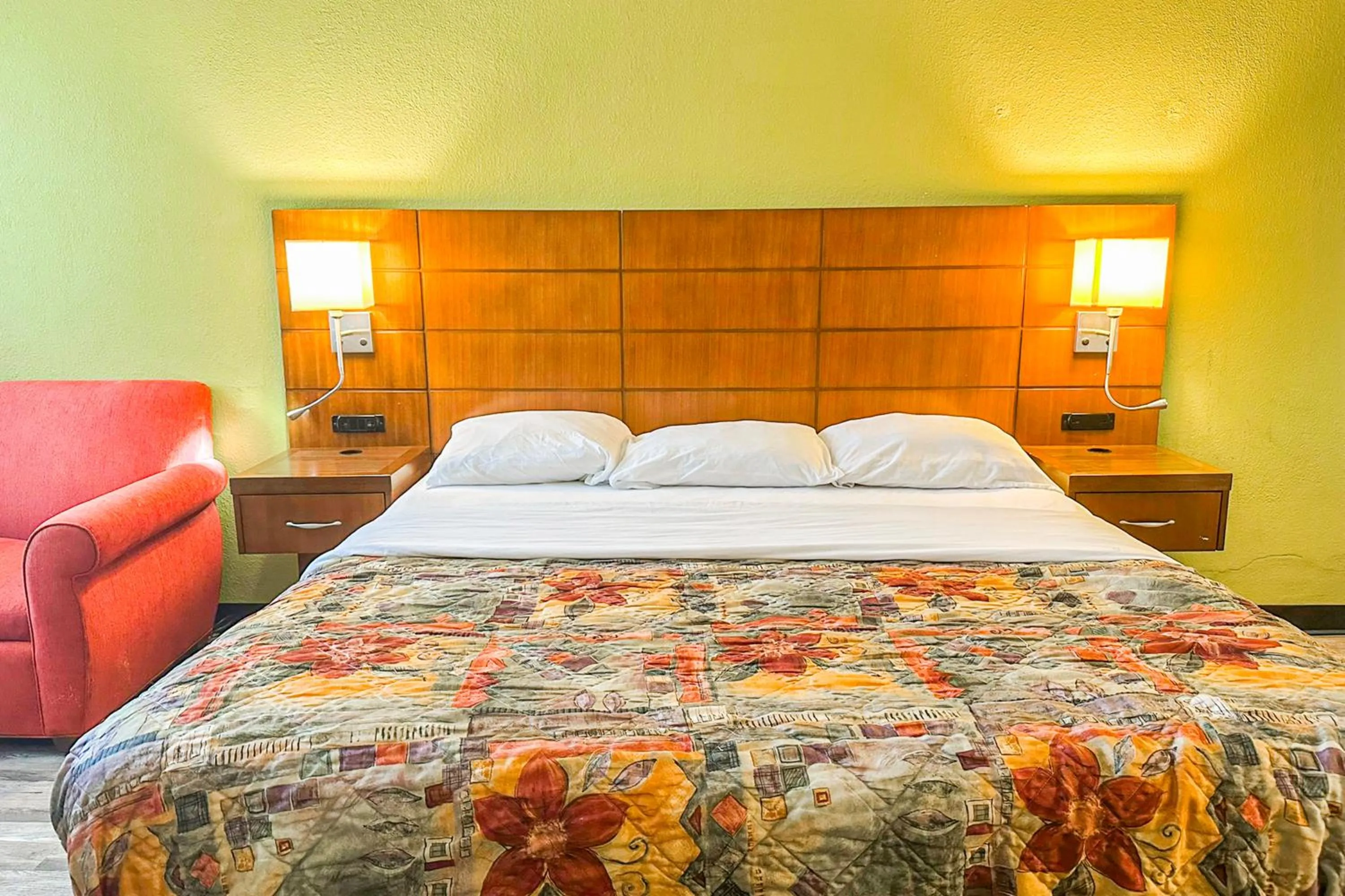 Bedroom, Bed in Jackson Hotel And Convention Center