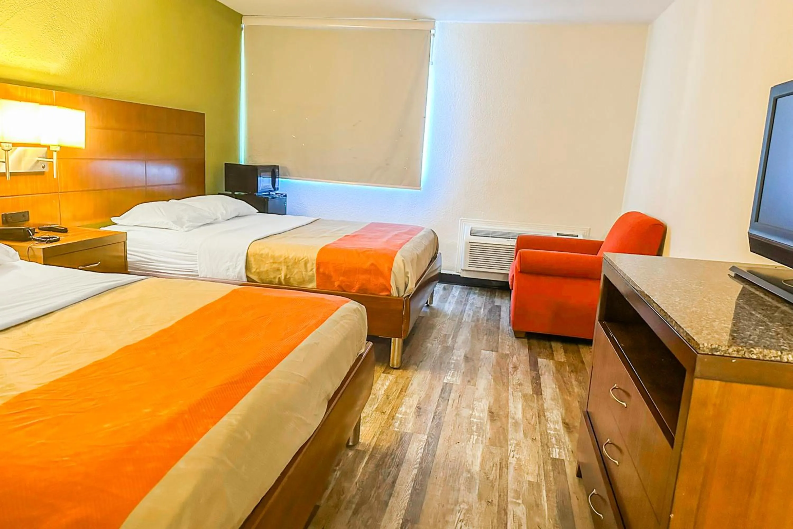 Bedroom, Bed in Jackson Hotel And Convention Center