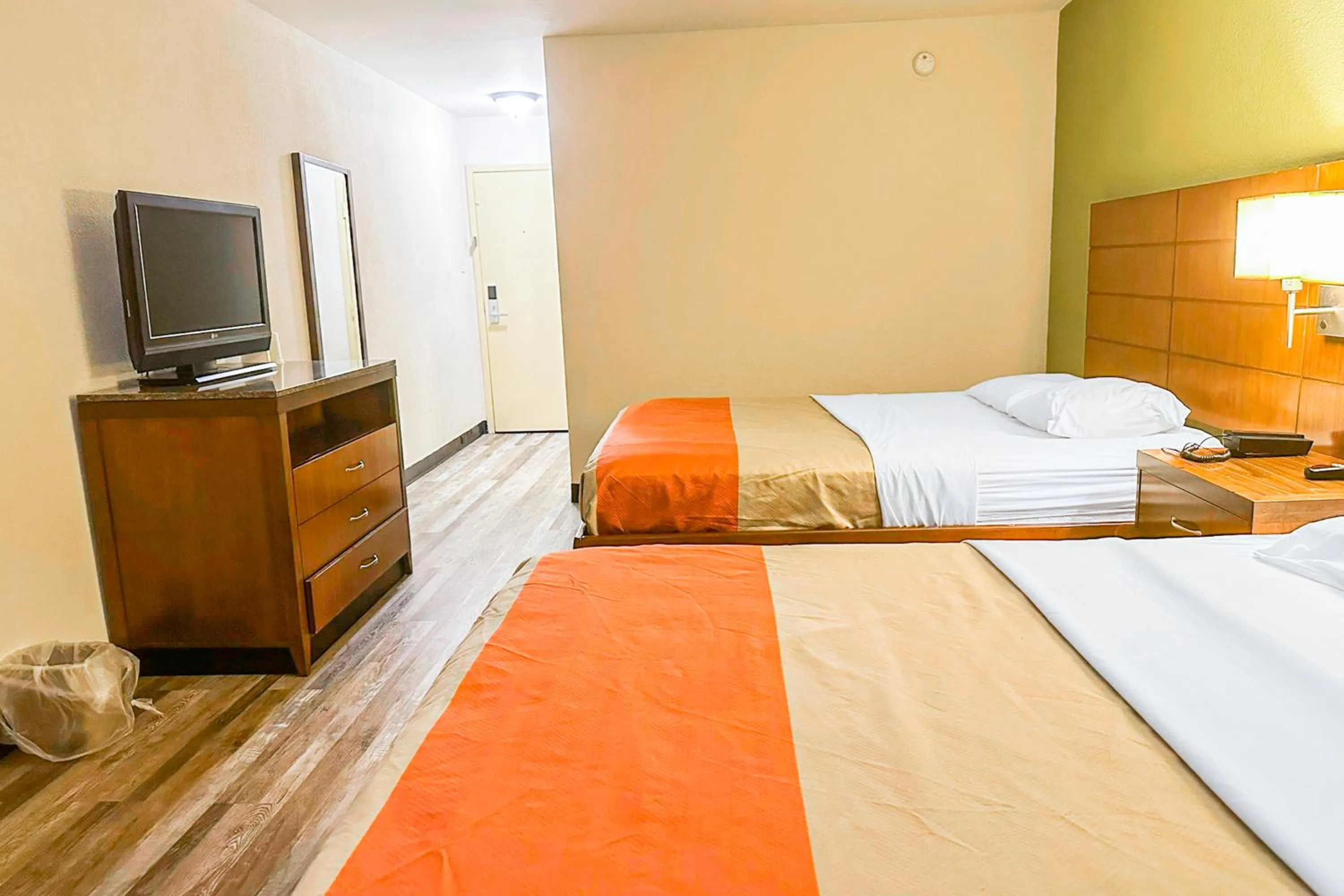 Bedroom, Bed in Jackson Hotel And Convention Center