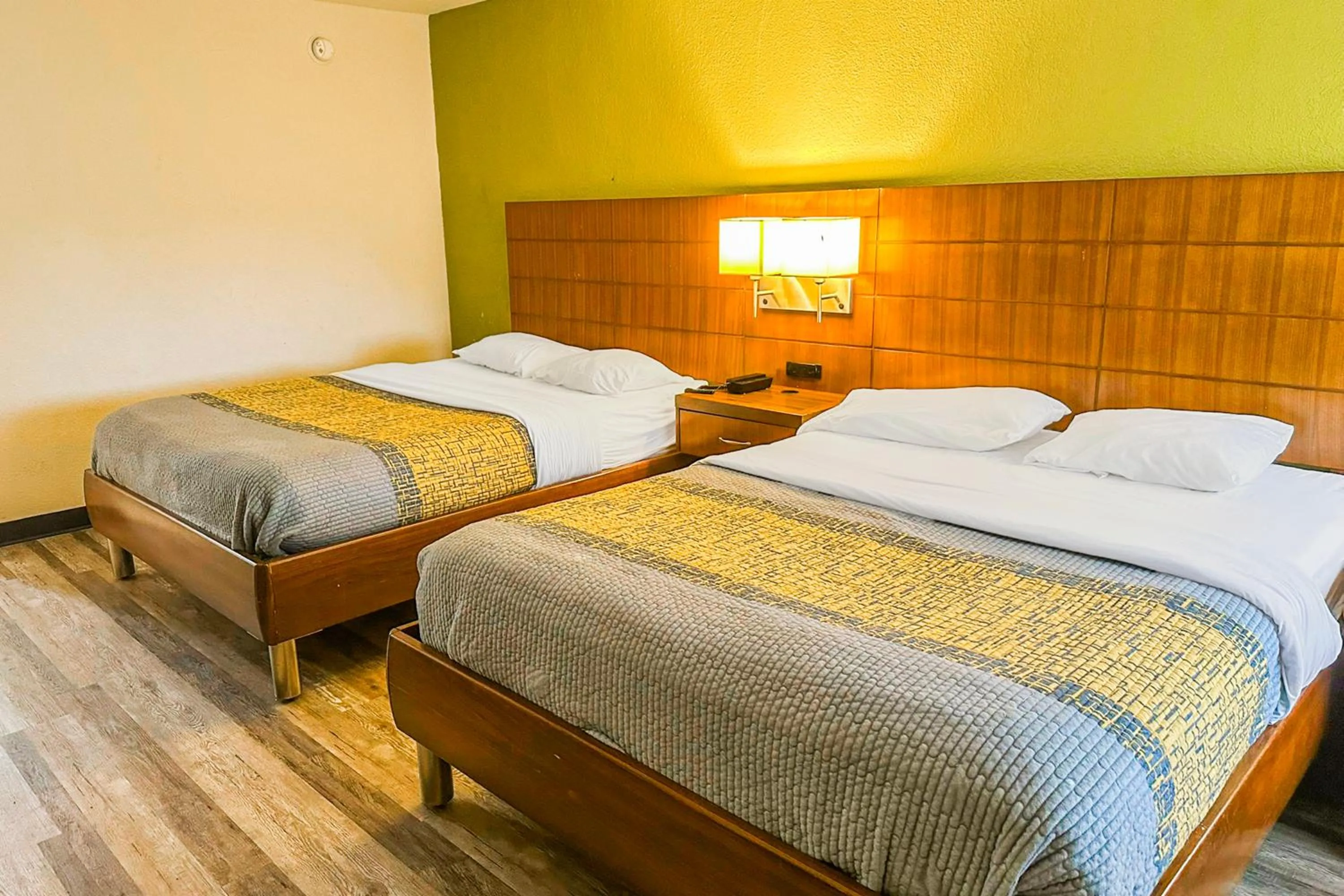 Bedroom, Bed in Jackson Hotel And Convention Center