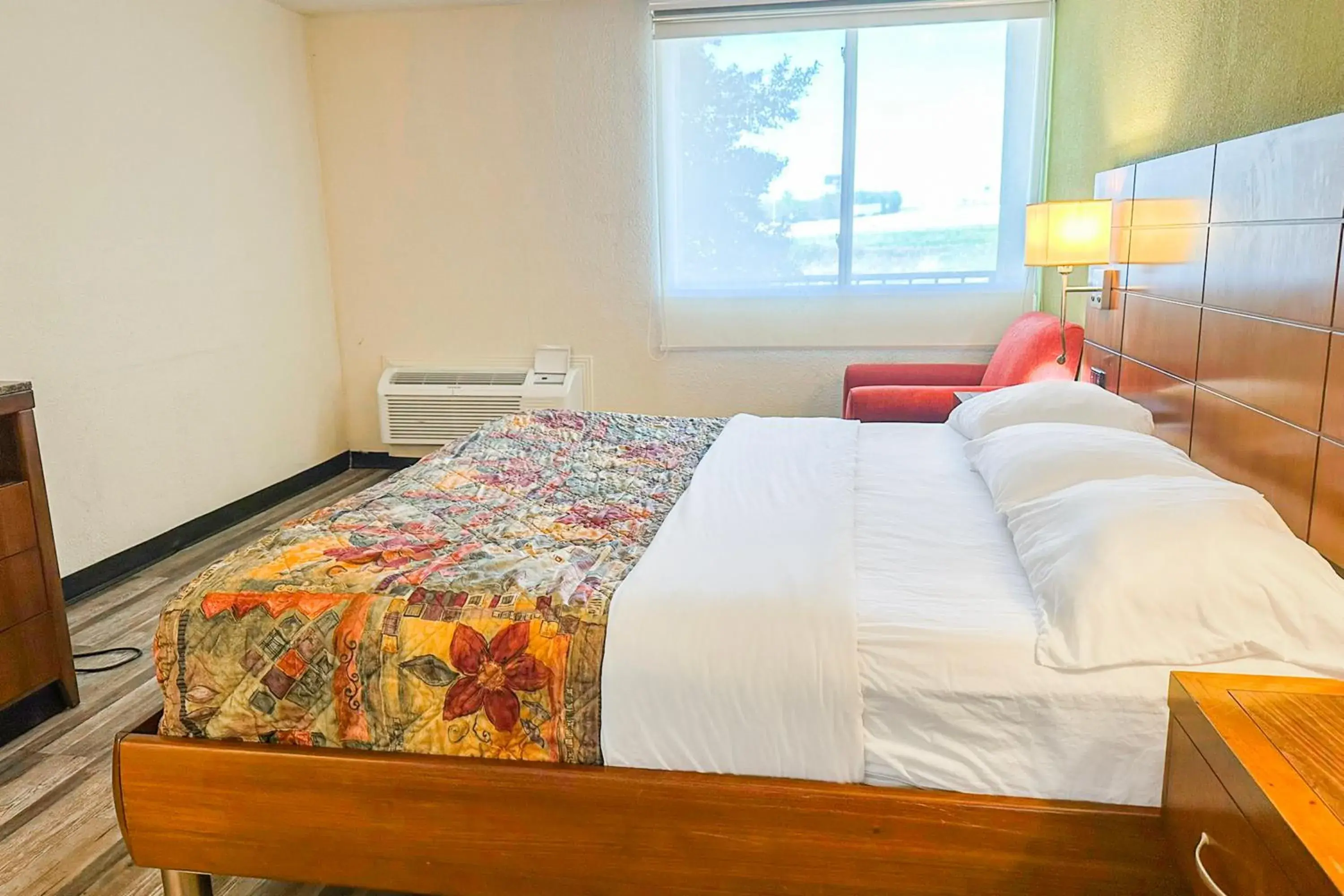 Bedroom, Bed in Jackson Hotel And Convention Center Bedroom, Bed in Jackson Hotel And Convention Center