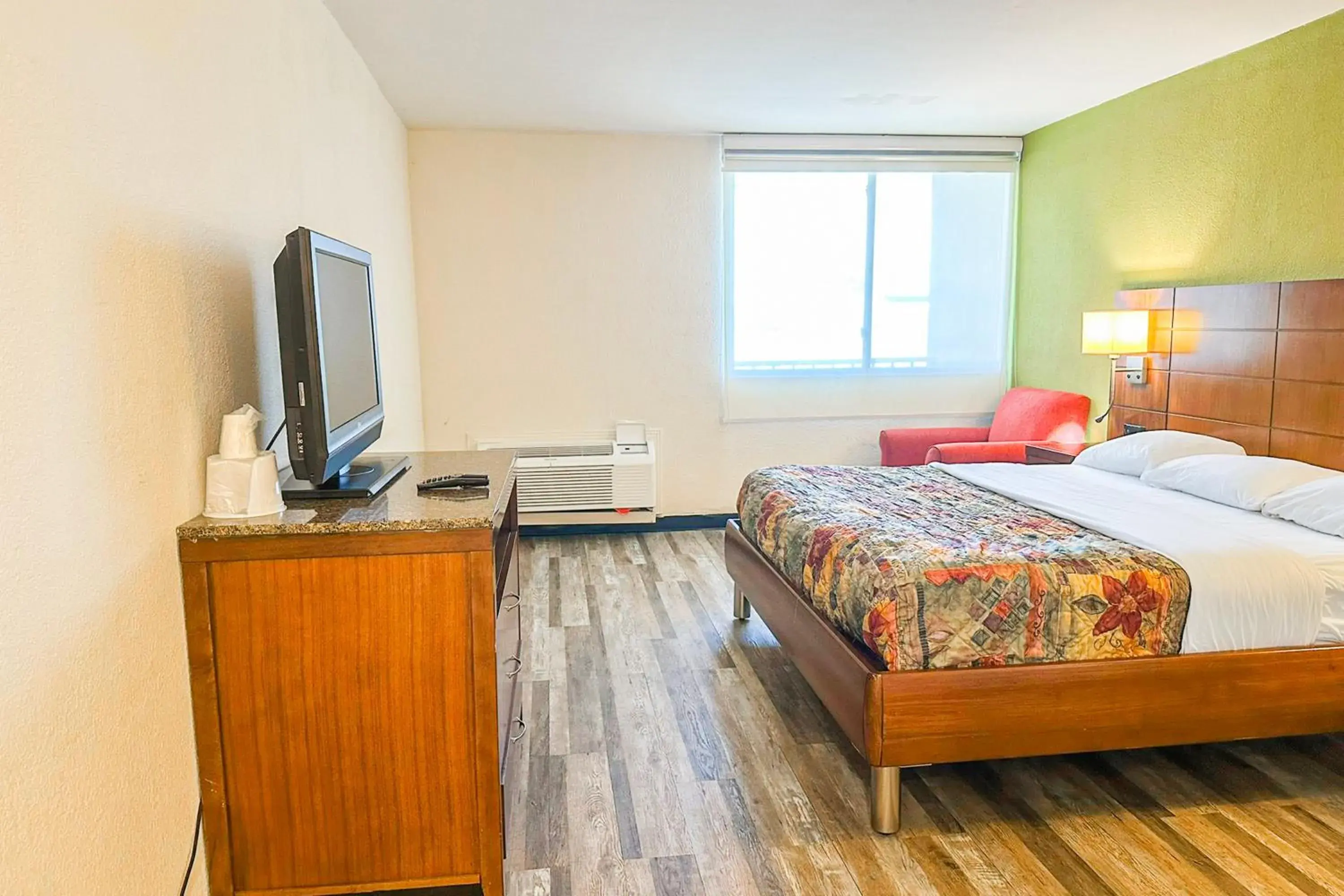 Bedroom, Bed in Jackson Hotel And Convention Center Bedroom, Bed in Jackson Hotel And Convention Center