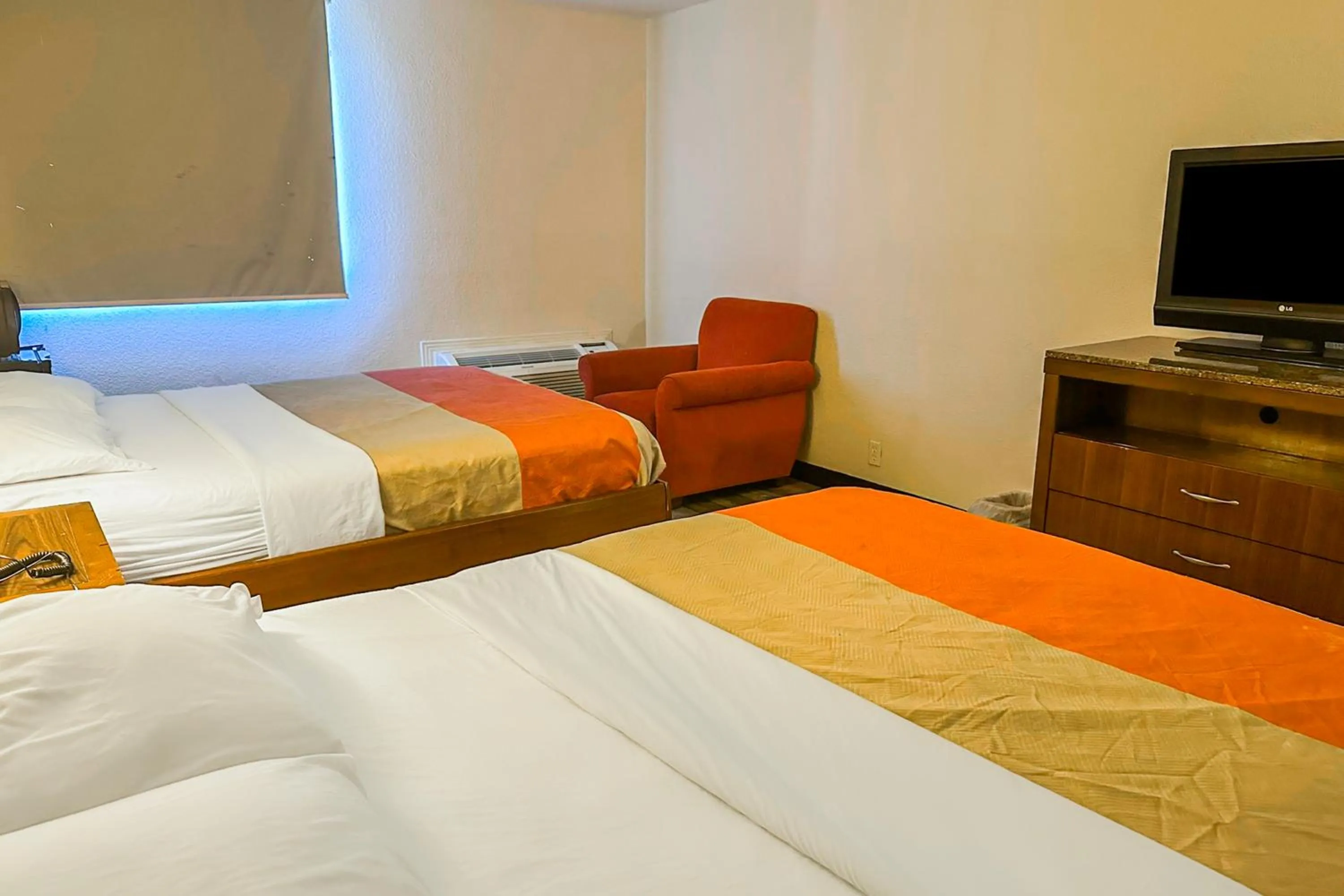 Bedroom, Bed in Jackson Hotel And Convention Center