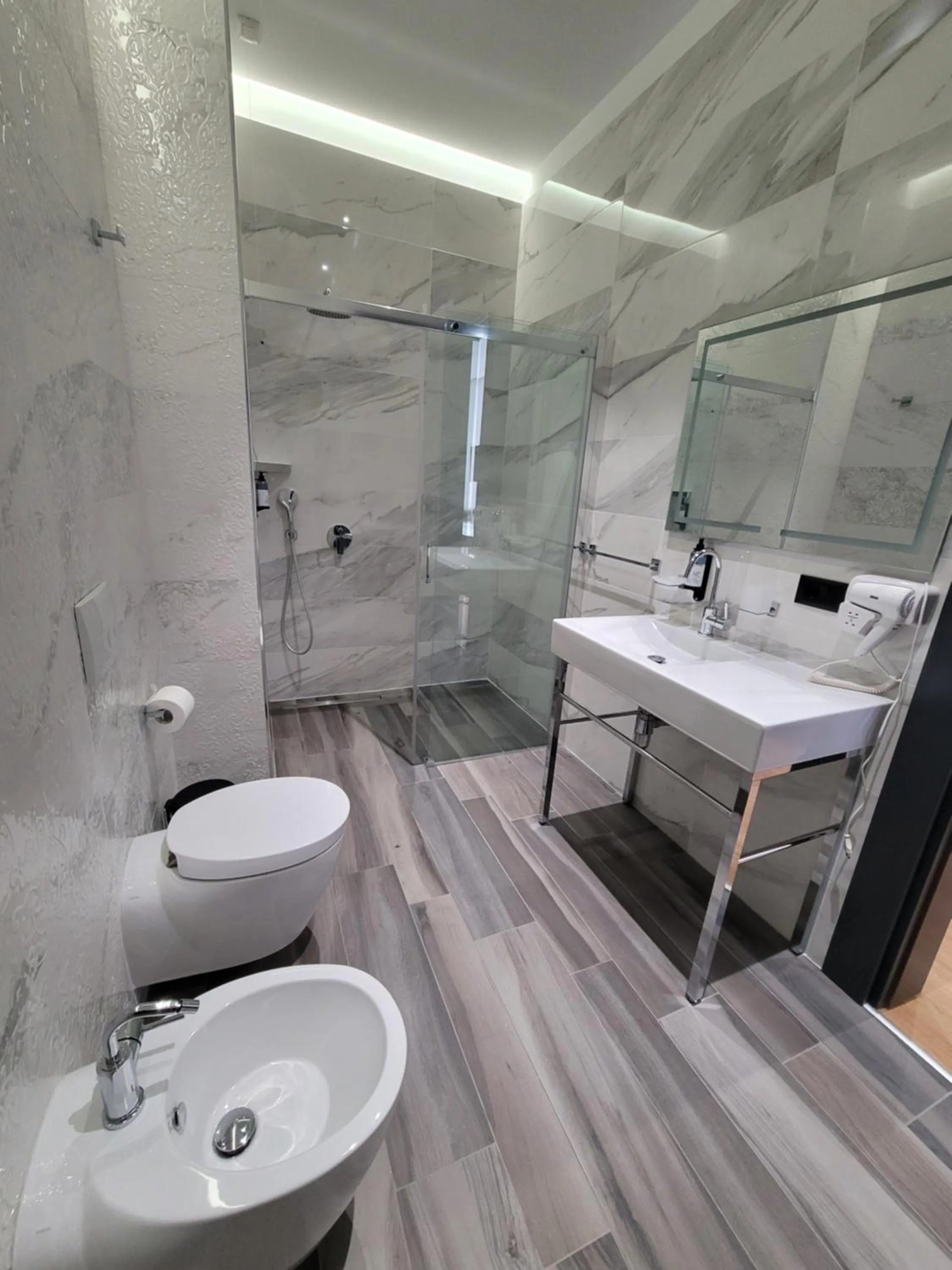 Shower in Toer Hotel & SPA