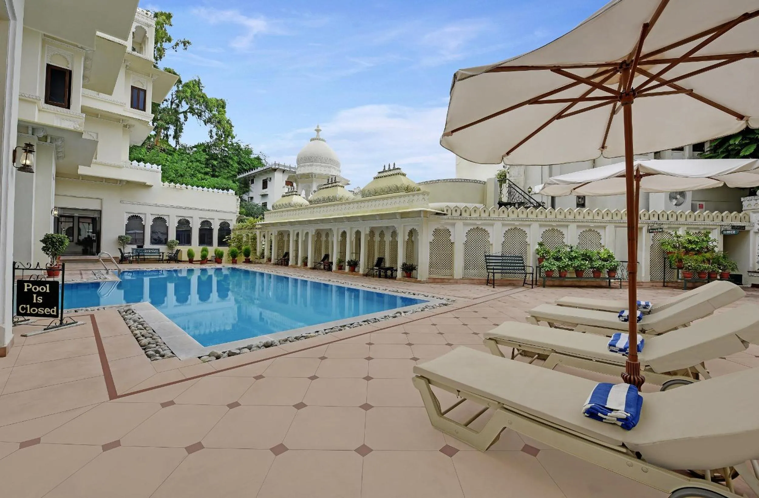 Swimming pool in Swaroop Vilas - Lake Facing Boutique Hotel