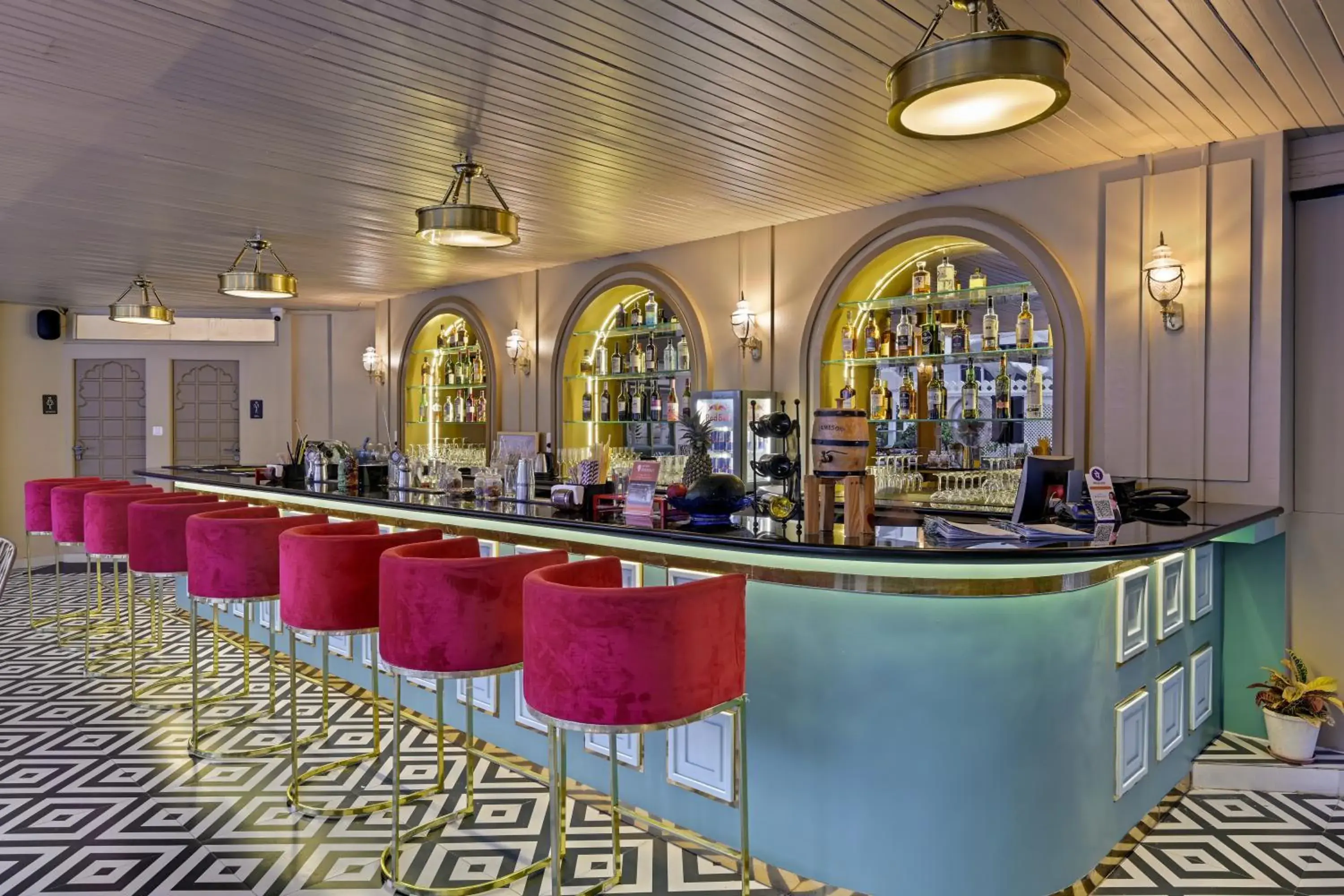 Lounge or bar in Swaroop Vilas - Lake Facing Boutique Hotel Lounge or bar in Swaroop Vilas - Lake Facing Boutique Hotel