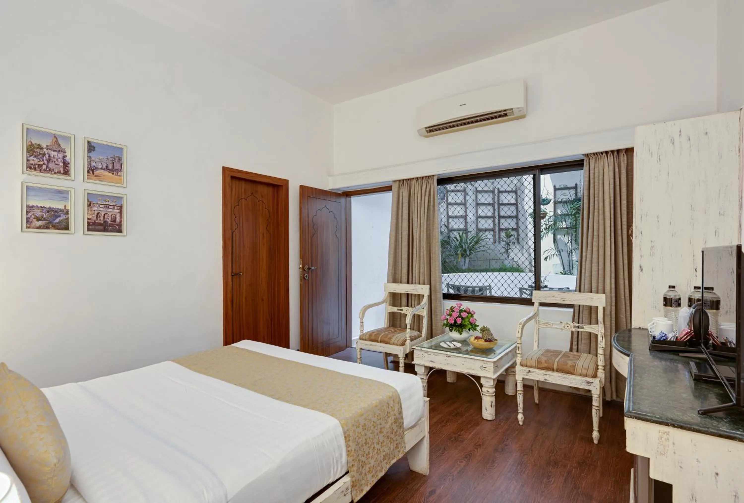 Photo of the whole room, Bed in Swaroop Vilas - Lake Facing Boutique Hotel