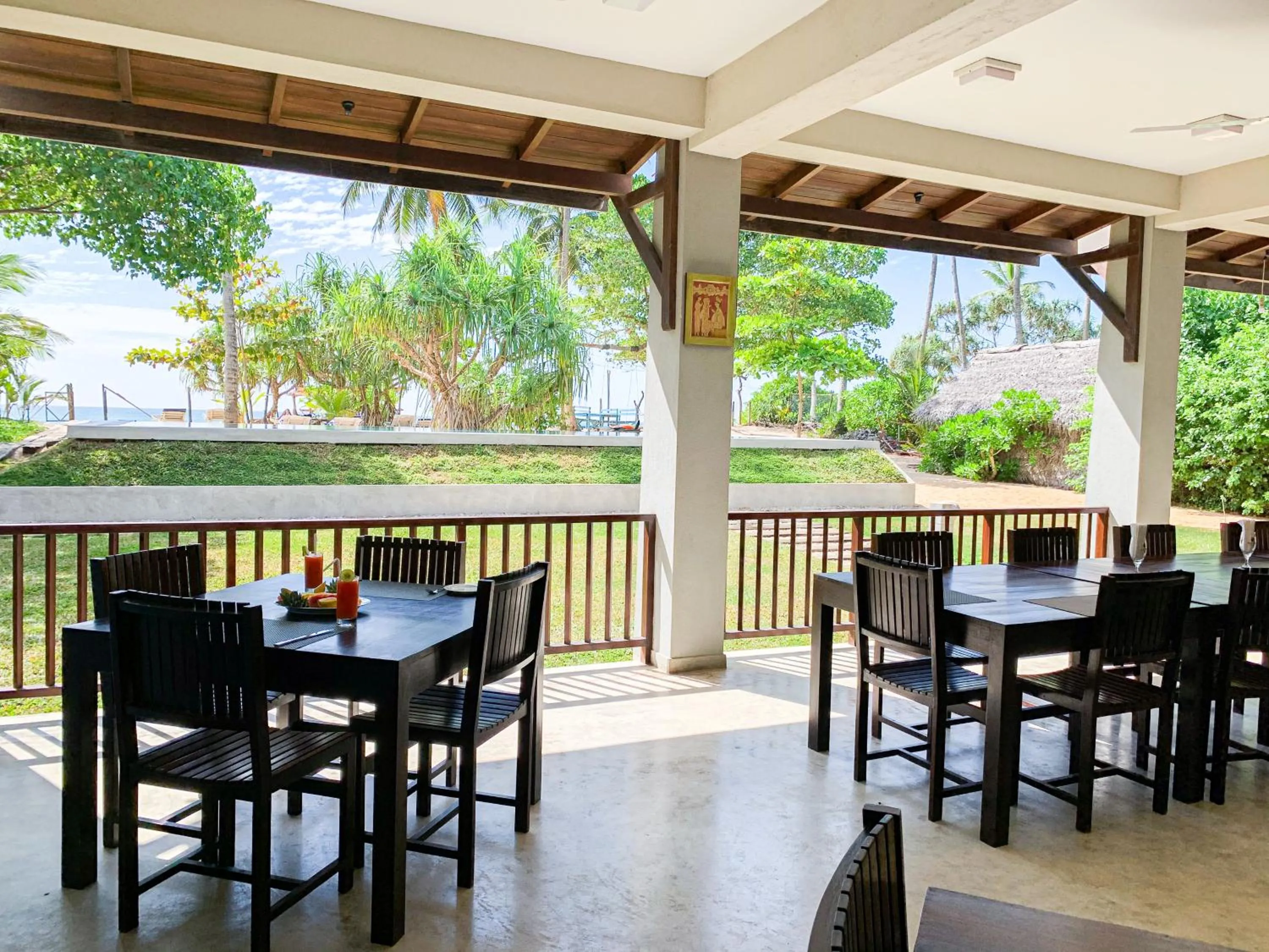 Restaurant/places to eat in Serein Beach Hotel